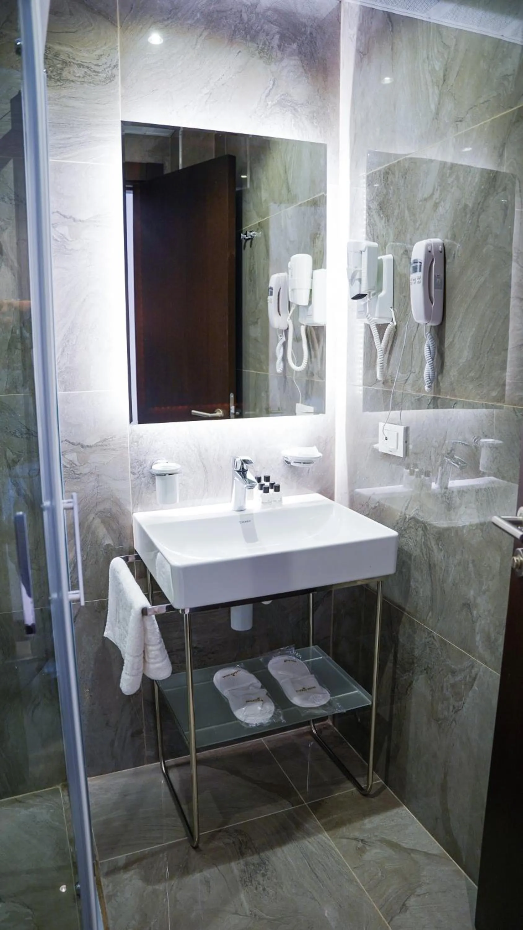 Shower in Bellezza Hotel