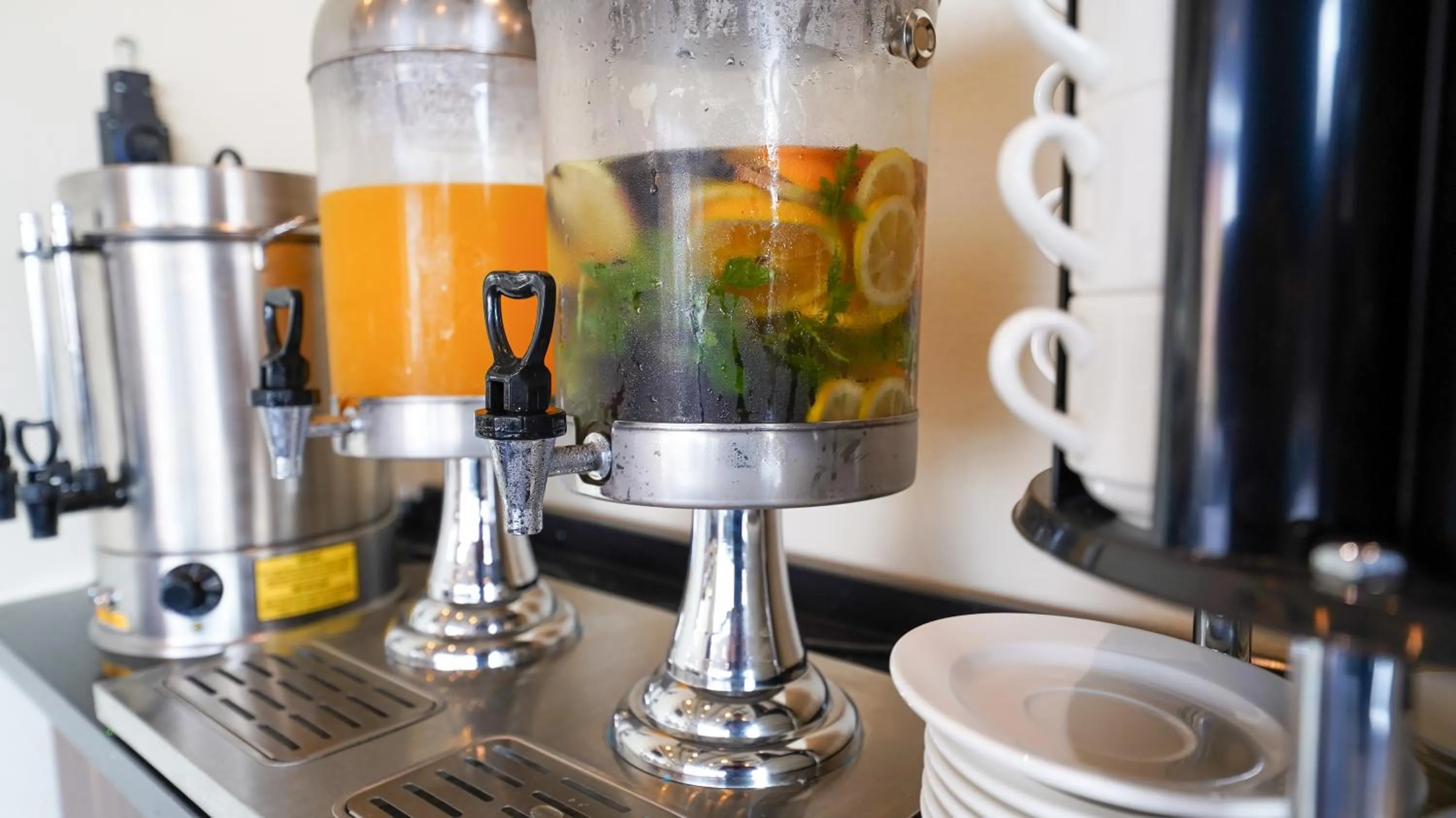 Coffee/tea facilities in Bellezza Hotel