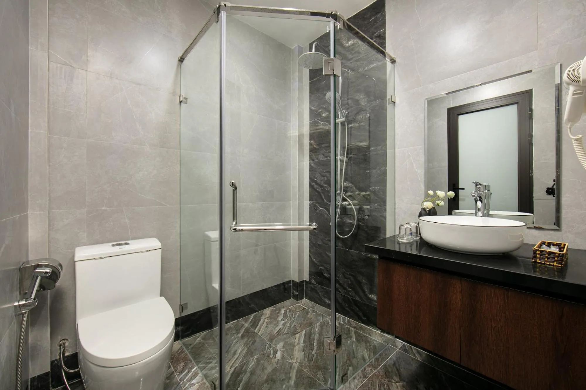 Shower in Nam Hai Hotel