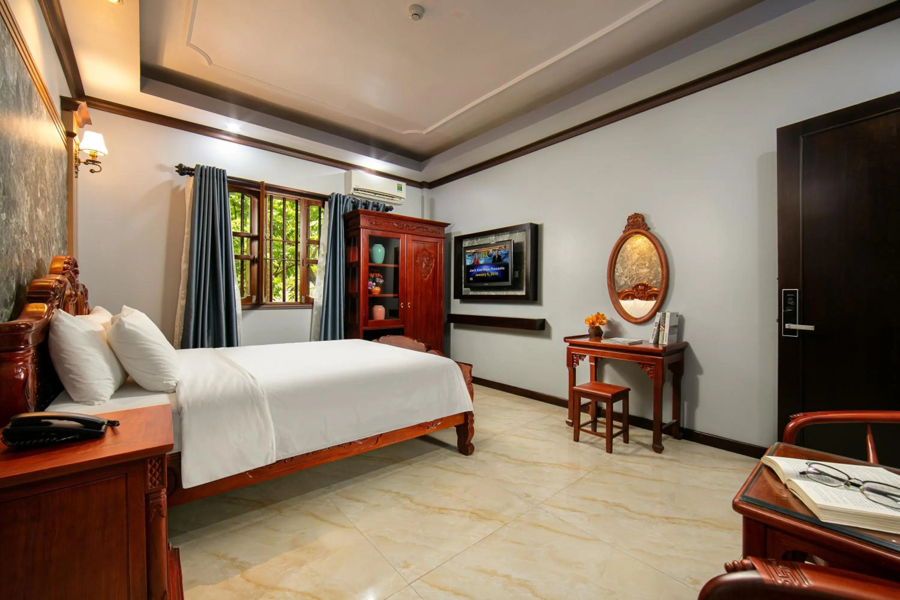 Bed in Nam Hai Hotel