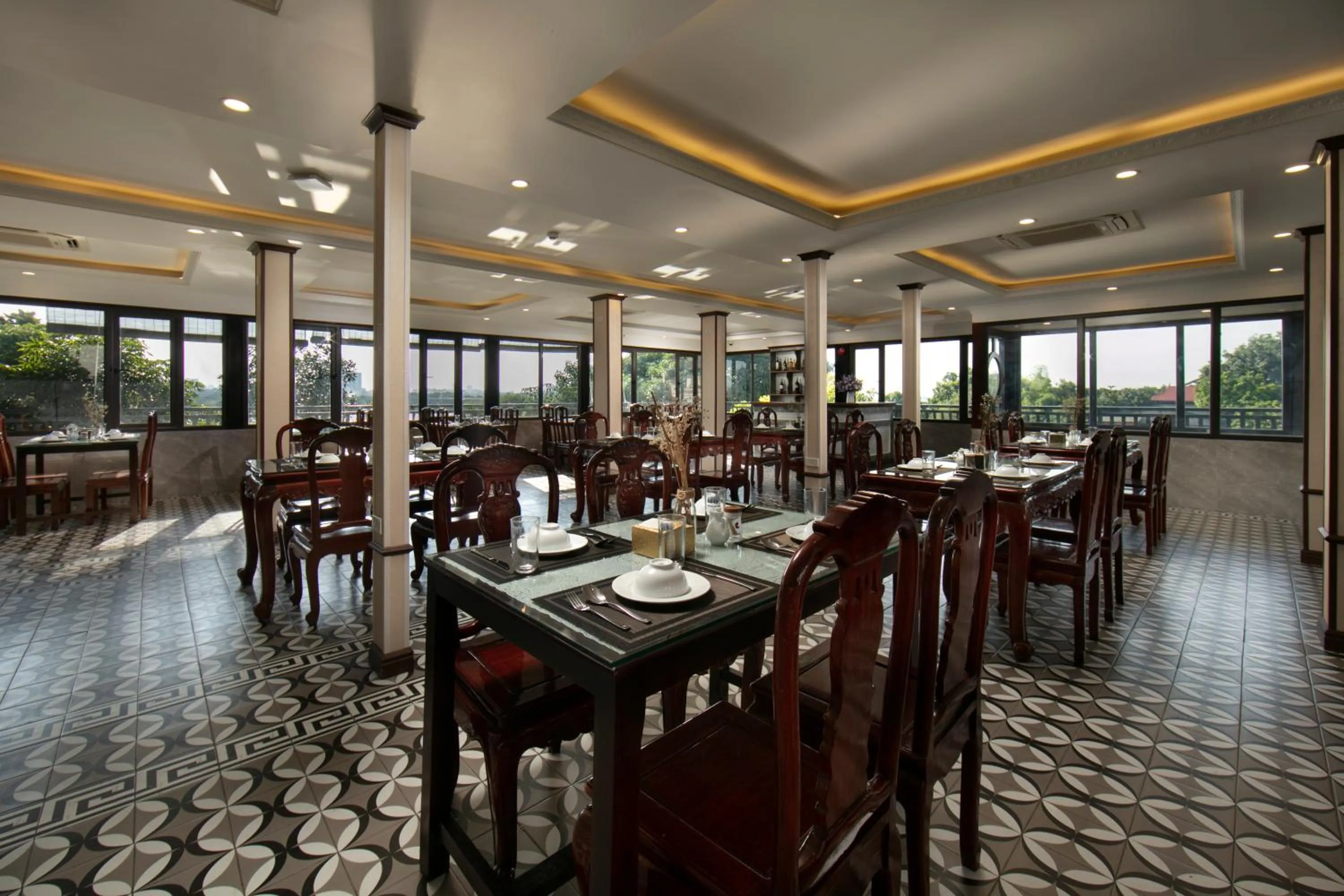 Restaurant/places to eat in Nam Hai Hotel