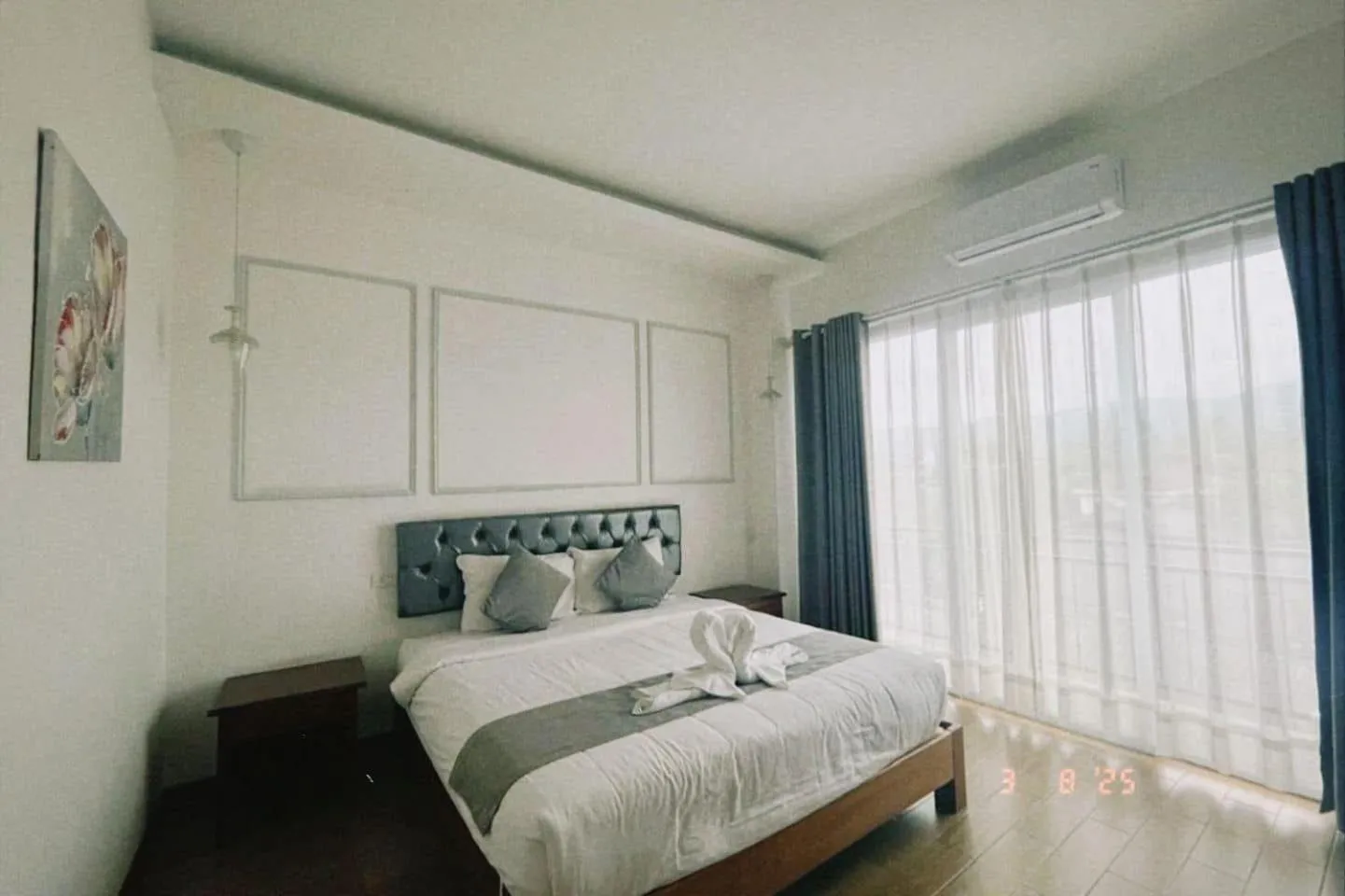 Bed in VangVieng Crystal Boutique Hotel