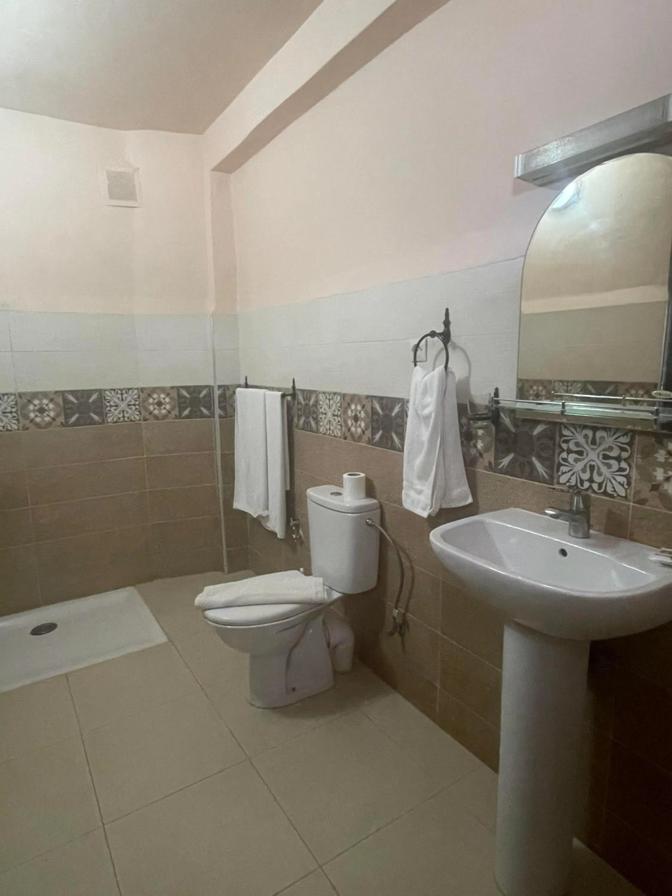 Shower in Riad Al Madina