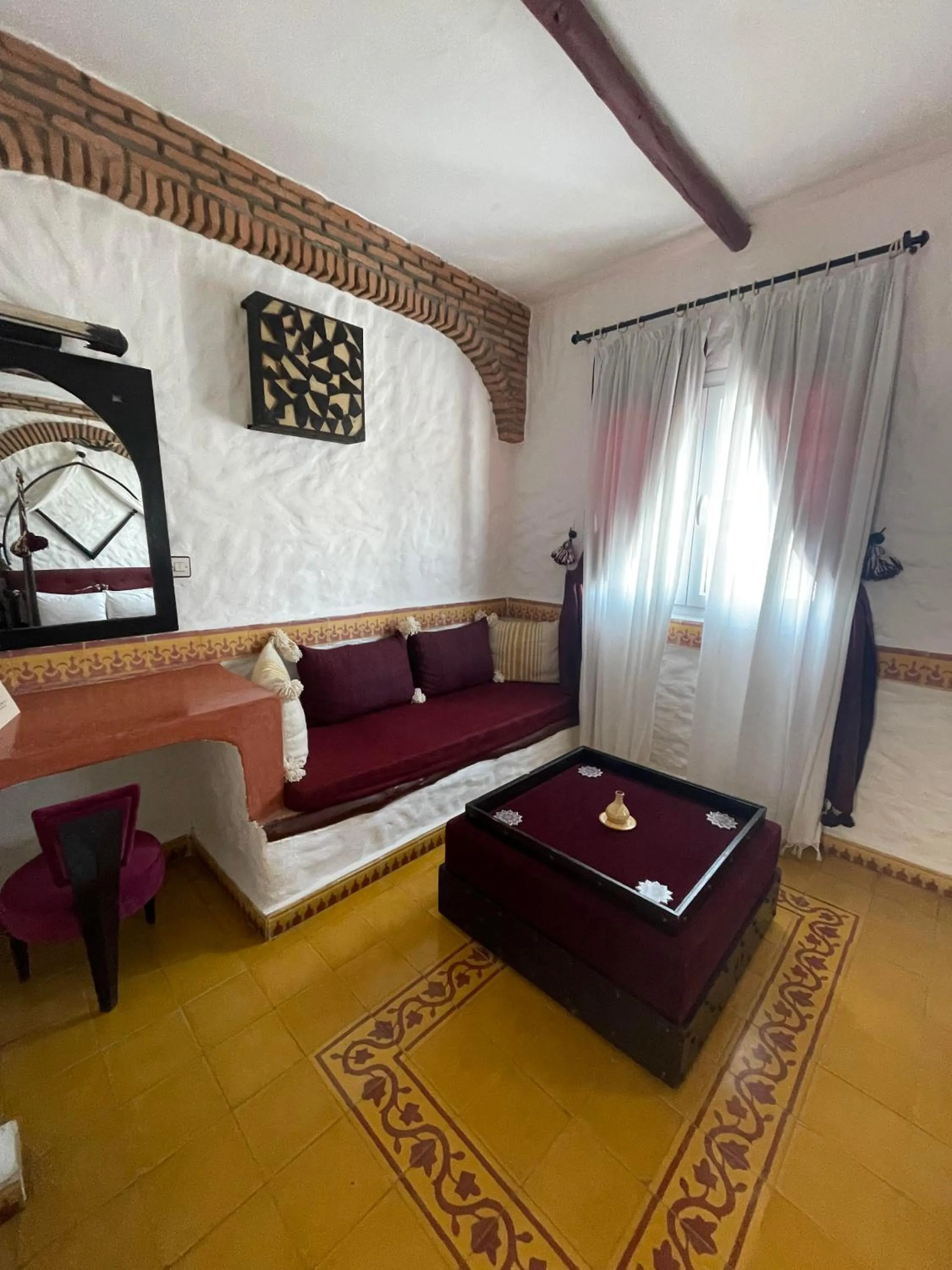 Living room, Bed in Riad Al Madina
