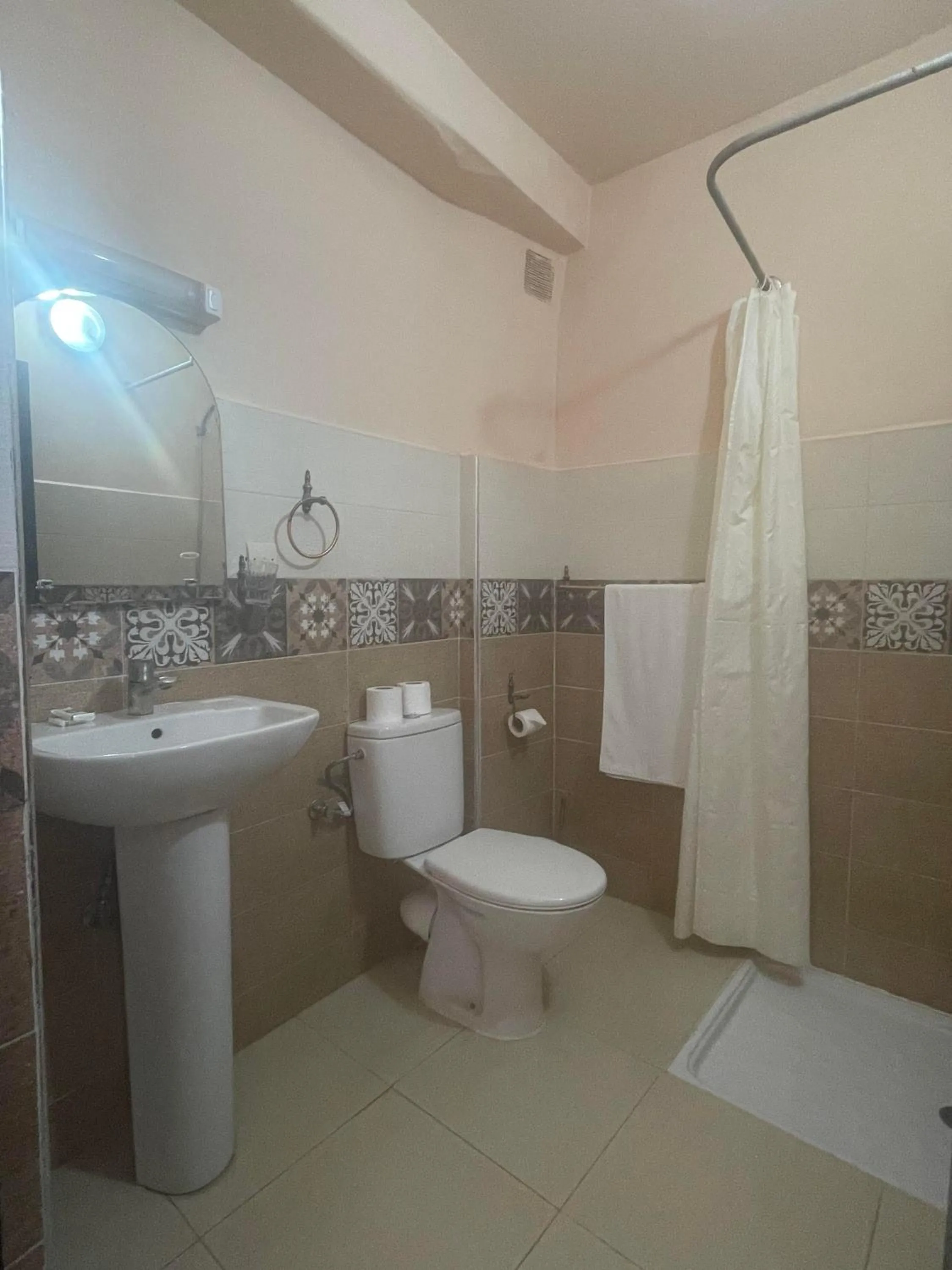 Shower in Riad Al Madina