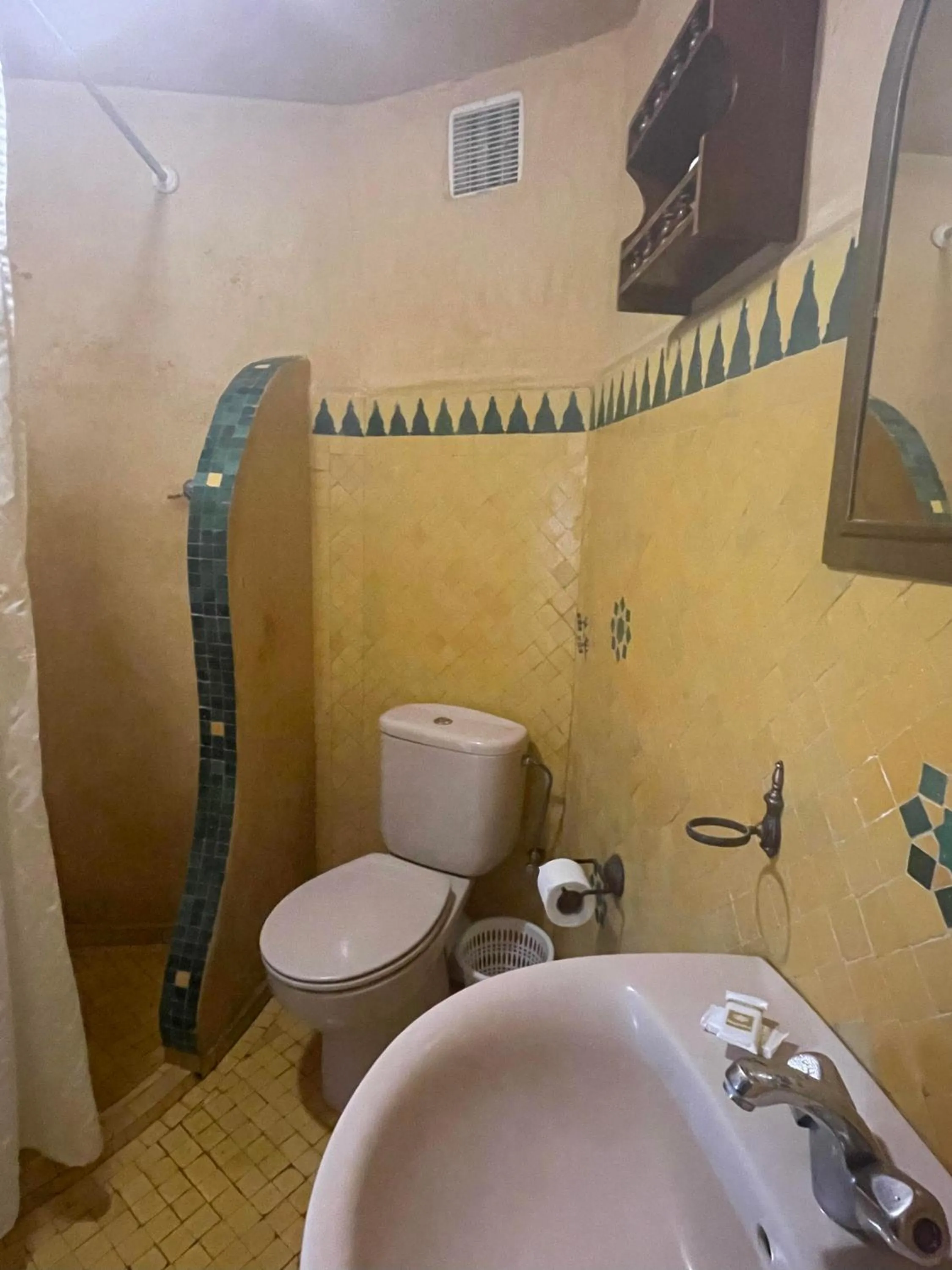 Shower in Riad Al Madina