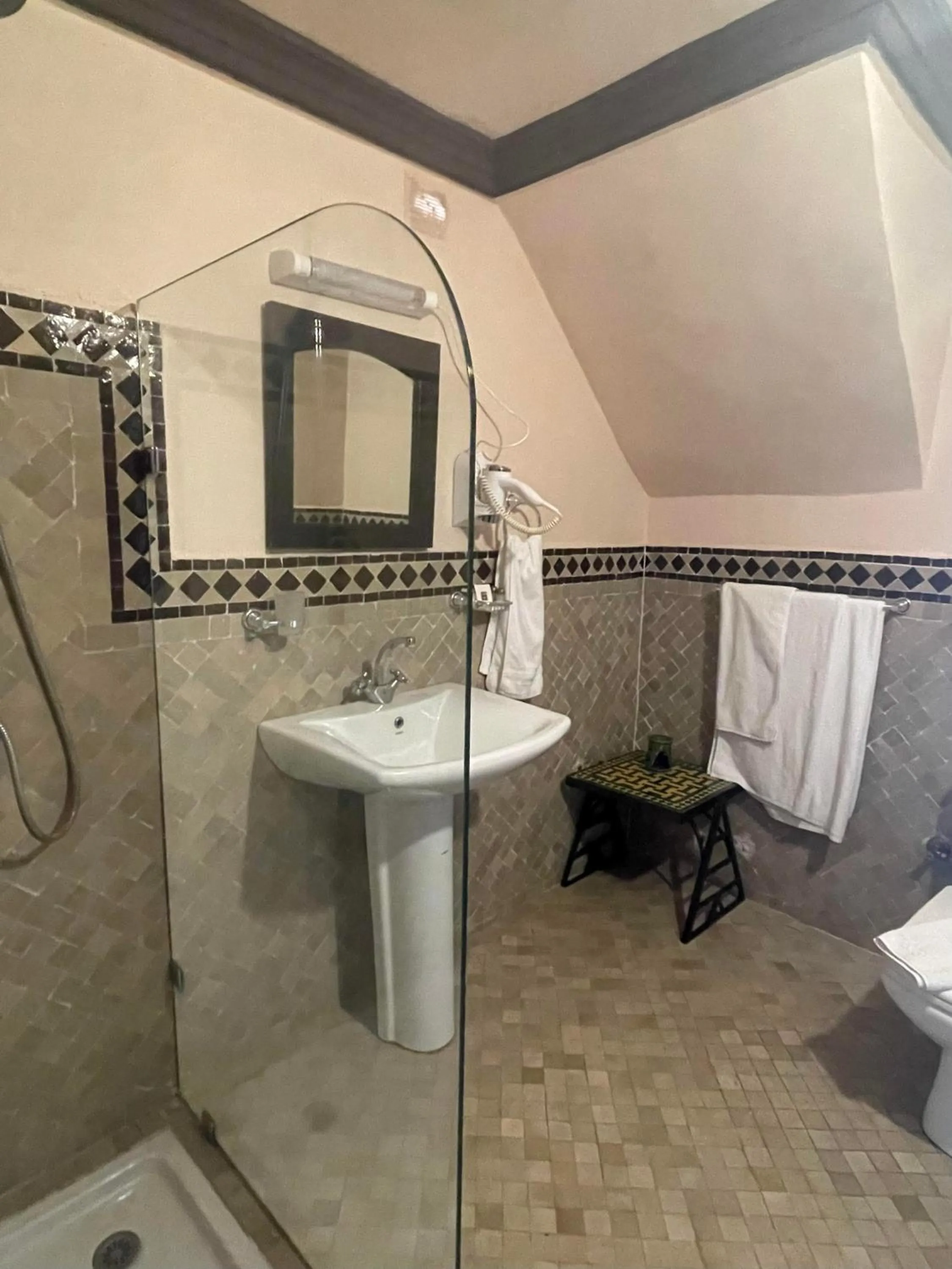 Shower in Riad Al Madina