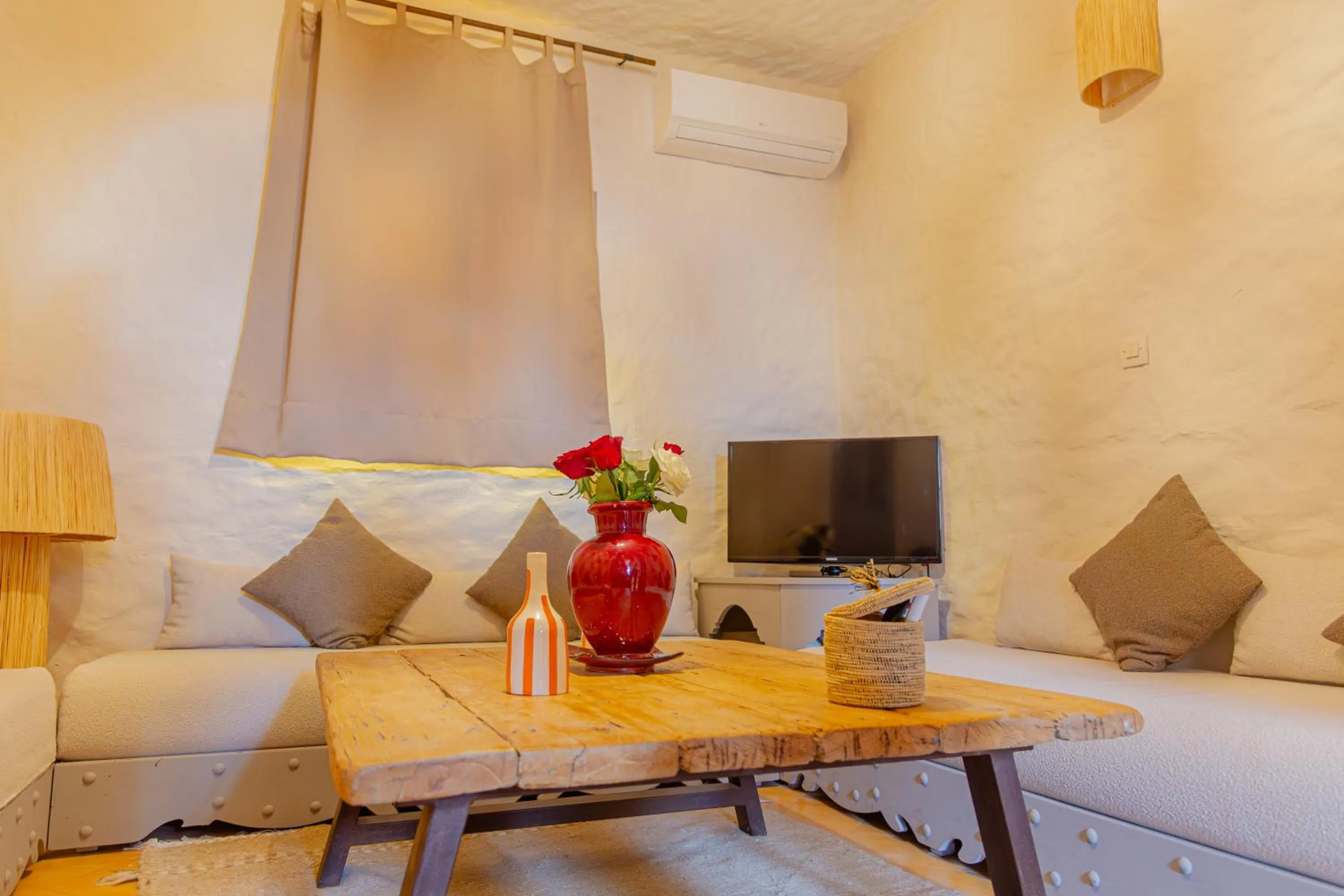 TV and multimedia in Riad Al Madina