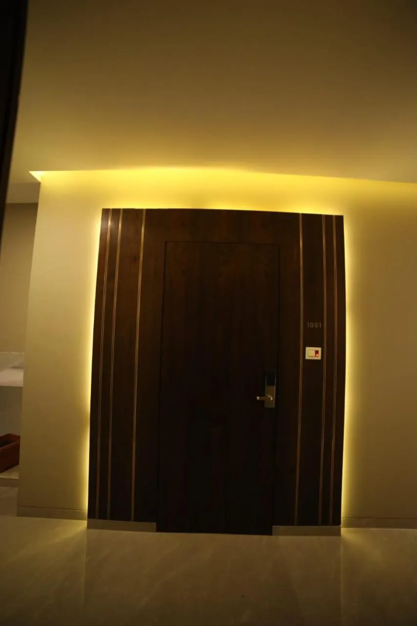 elevator in Hotel Midland, Nanded