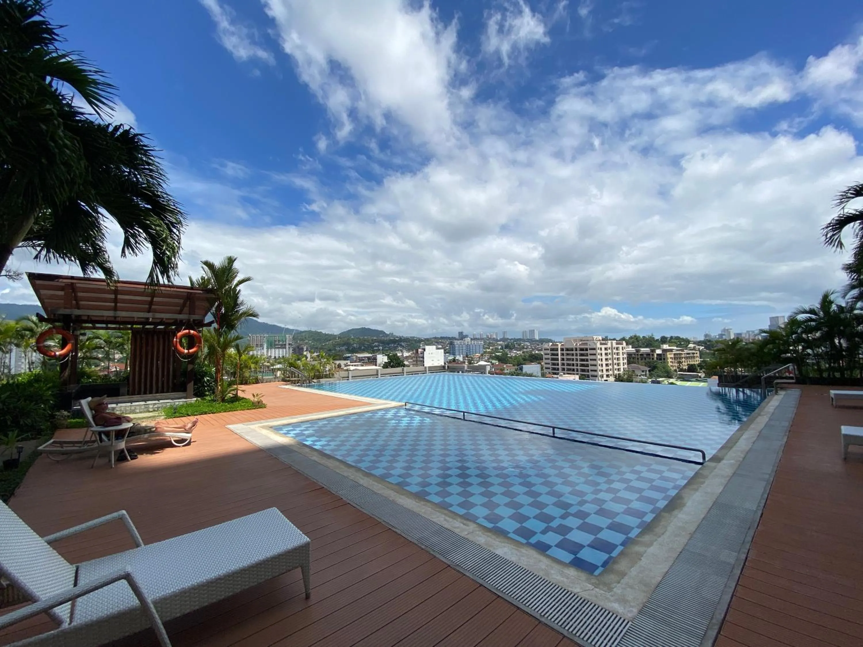 Swimming pool in Cebu One Pavillion Place by P&J