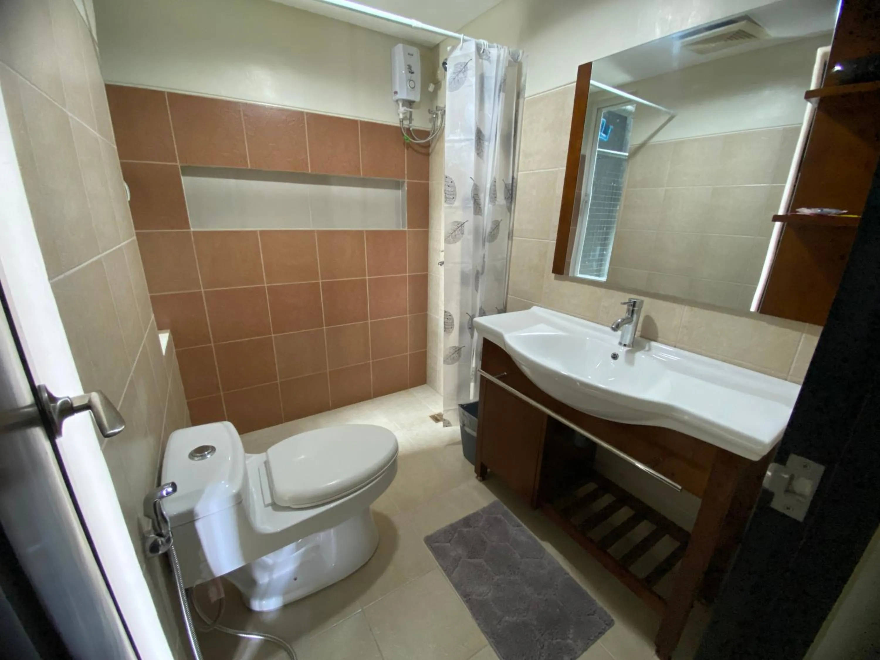 Bathroom in Cebu One Pavillion Place by P&J