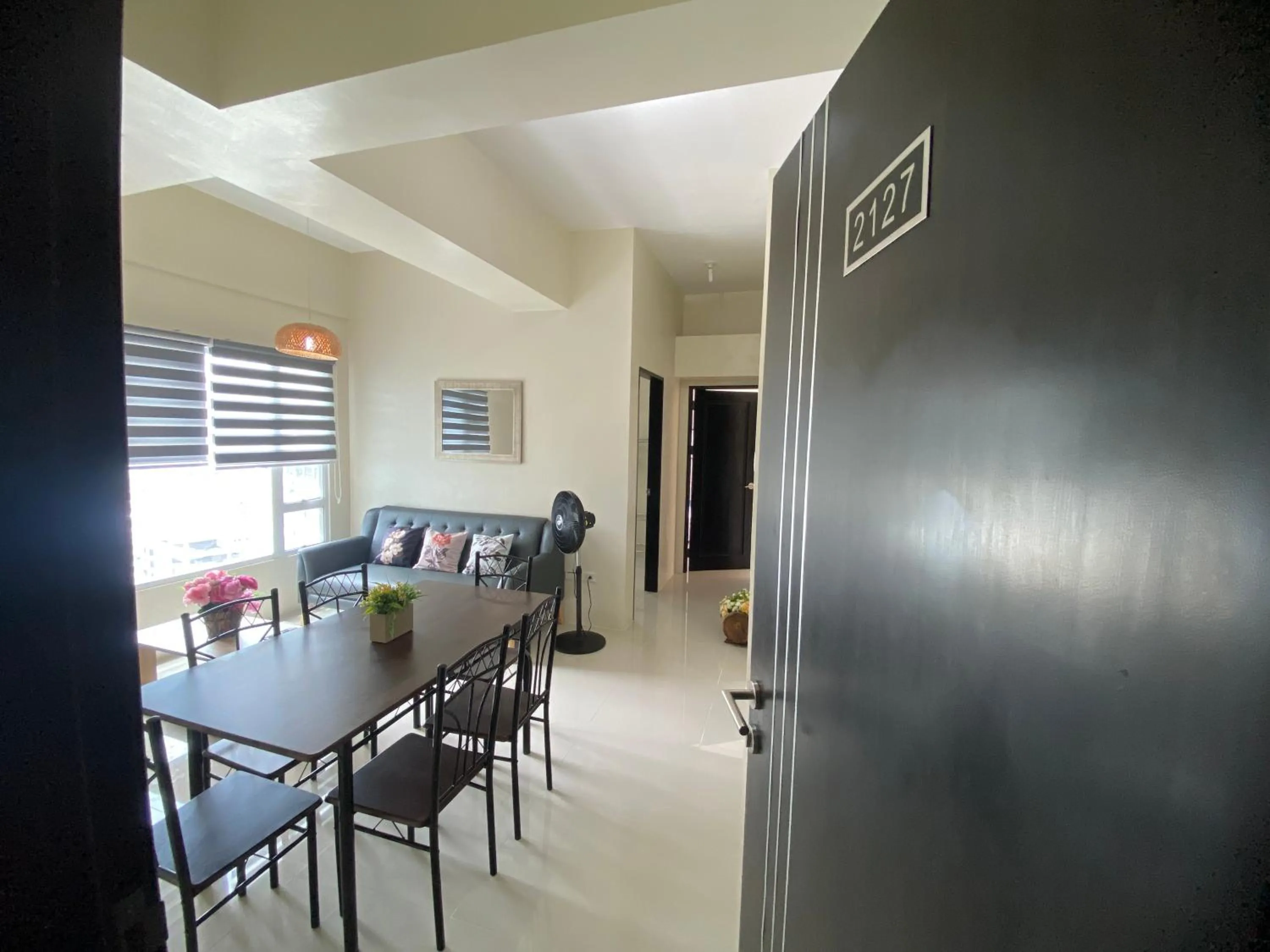 Dining area in Cebu One Pavillion Place by P&J