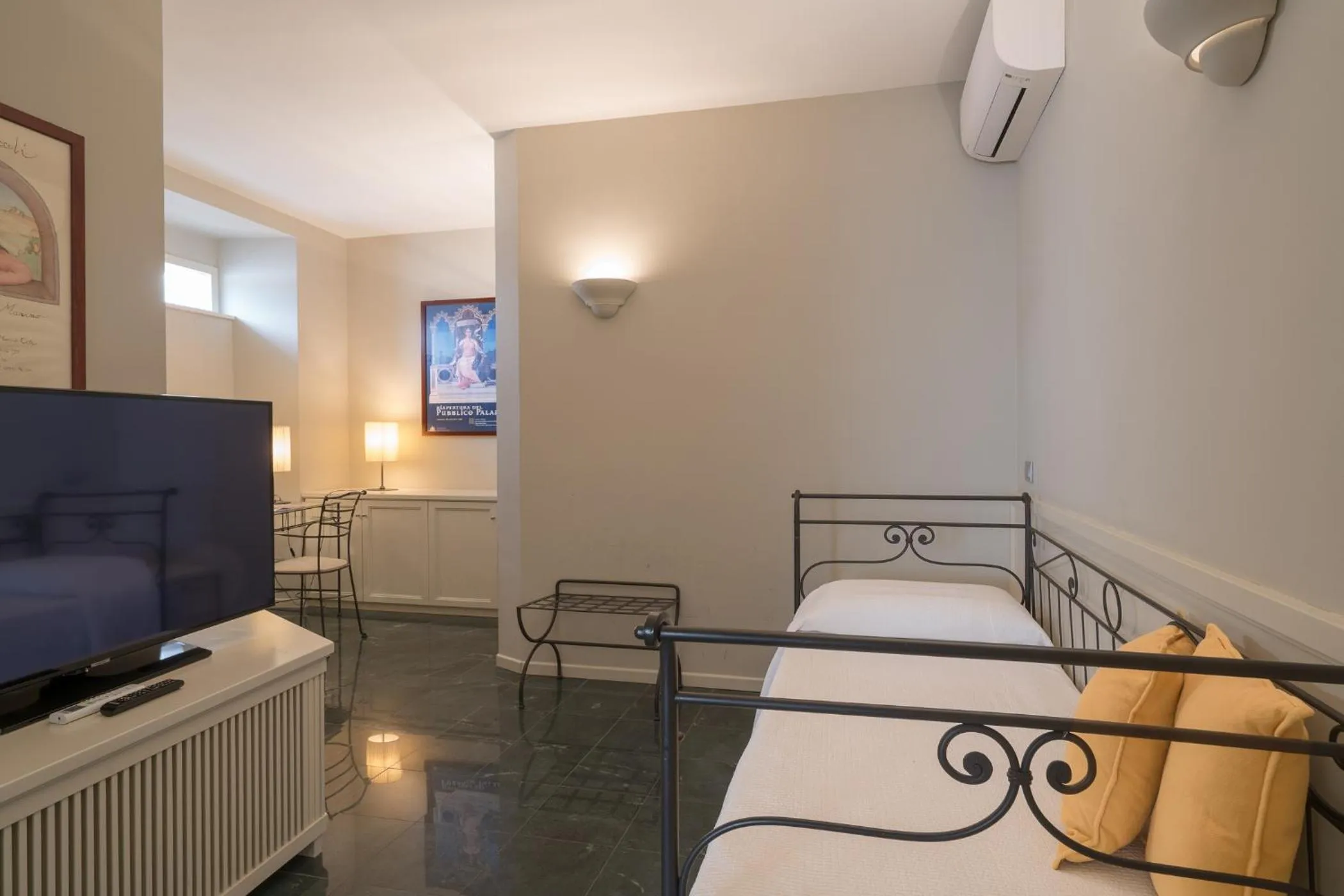 Living room, Bed in Hotel Titano