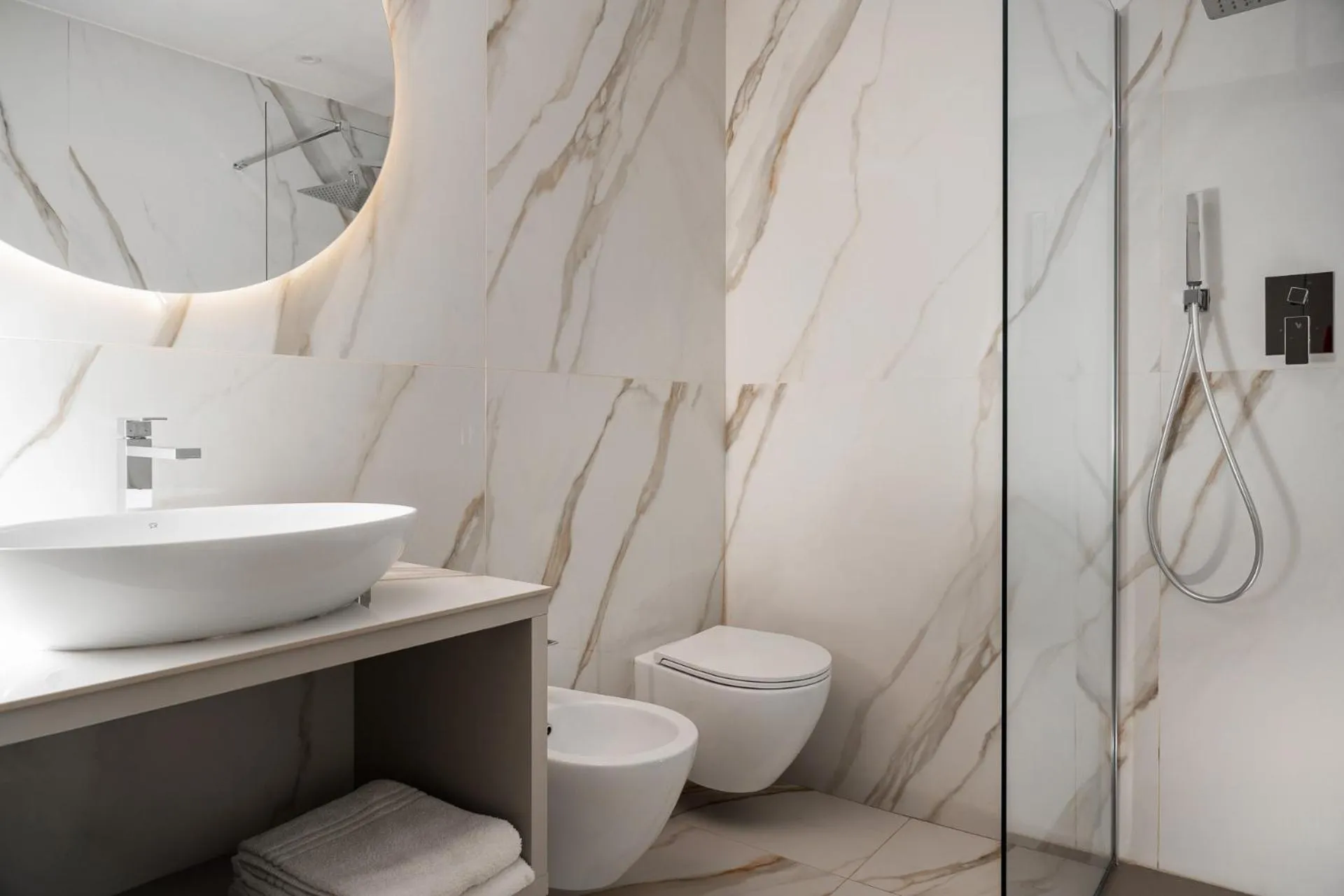 Shower in Hotel Titano