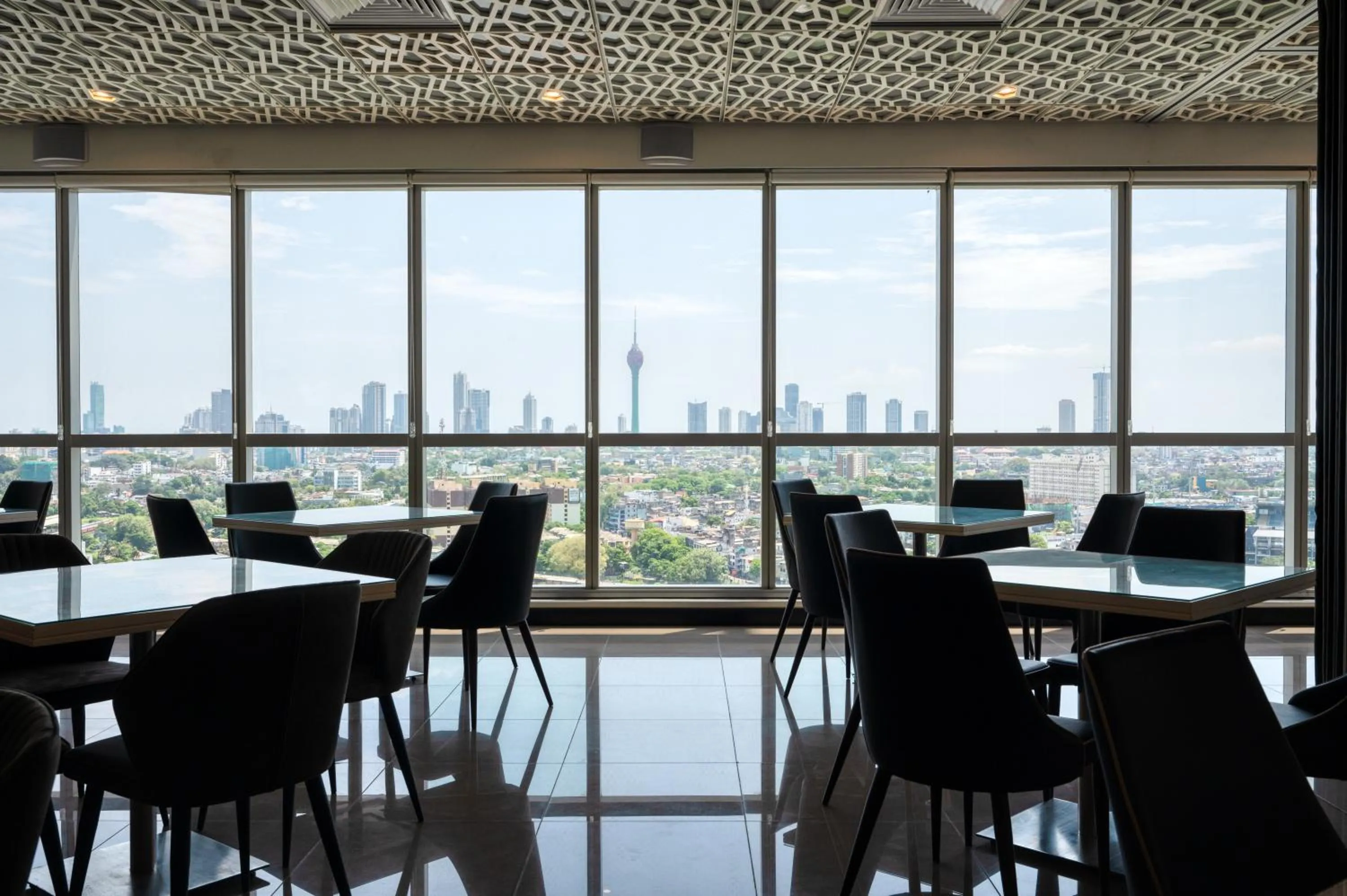 Restaurant/places to eat in Orion City Hotel