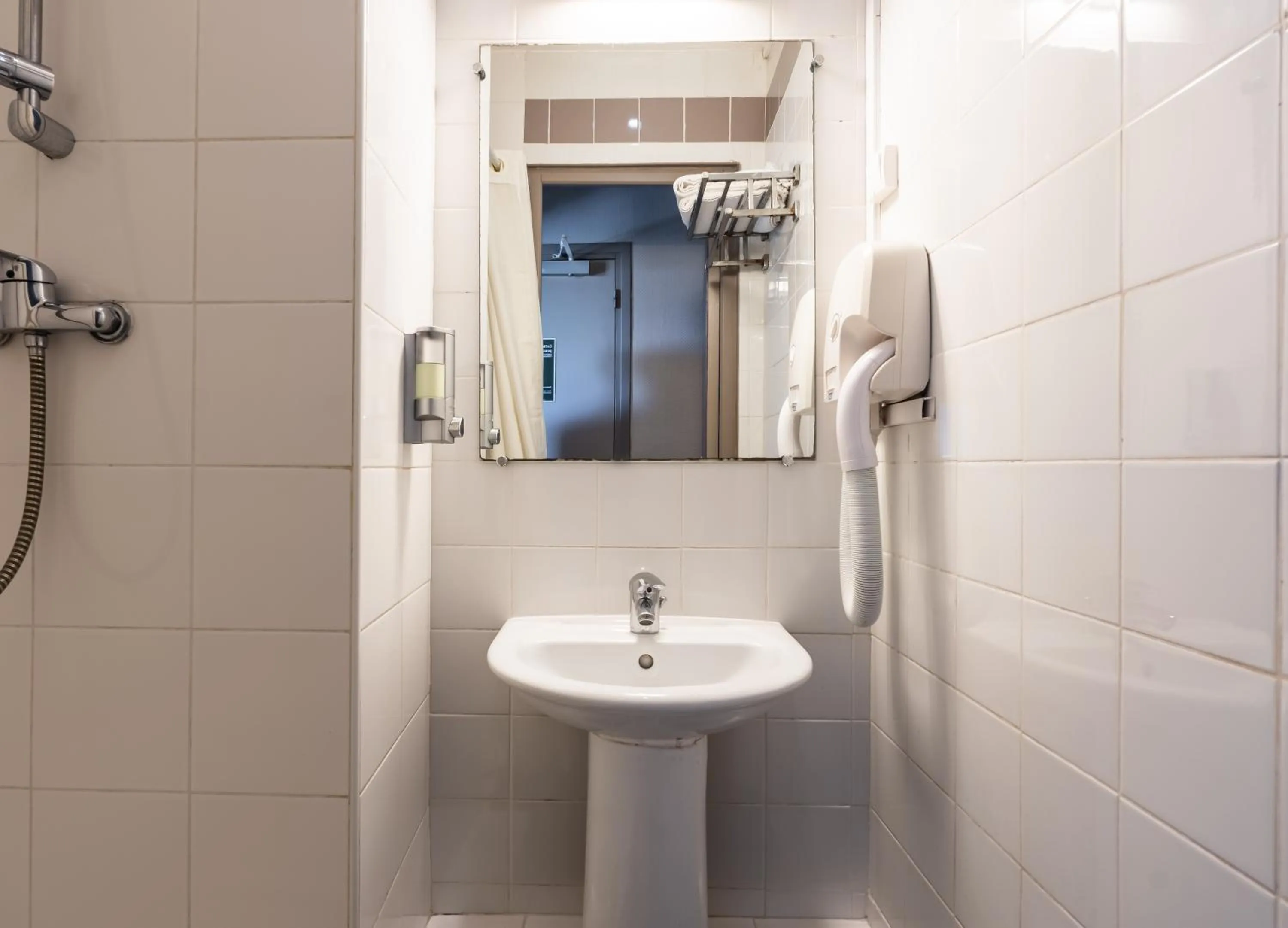 Bathroom in Hotel Bristol Nord Paris