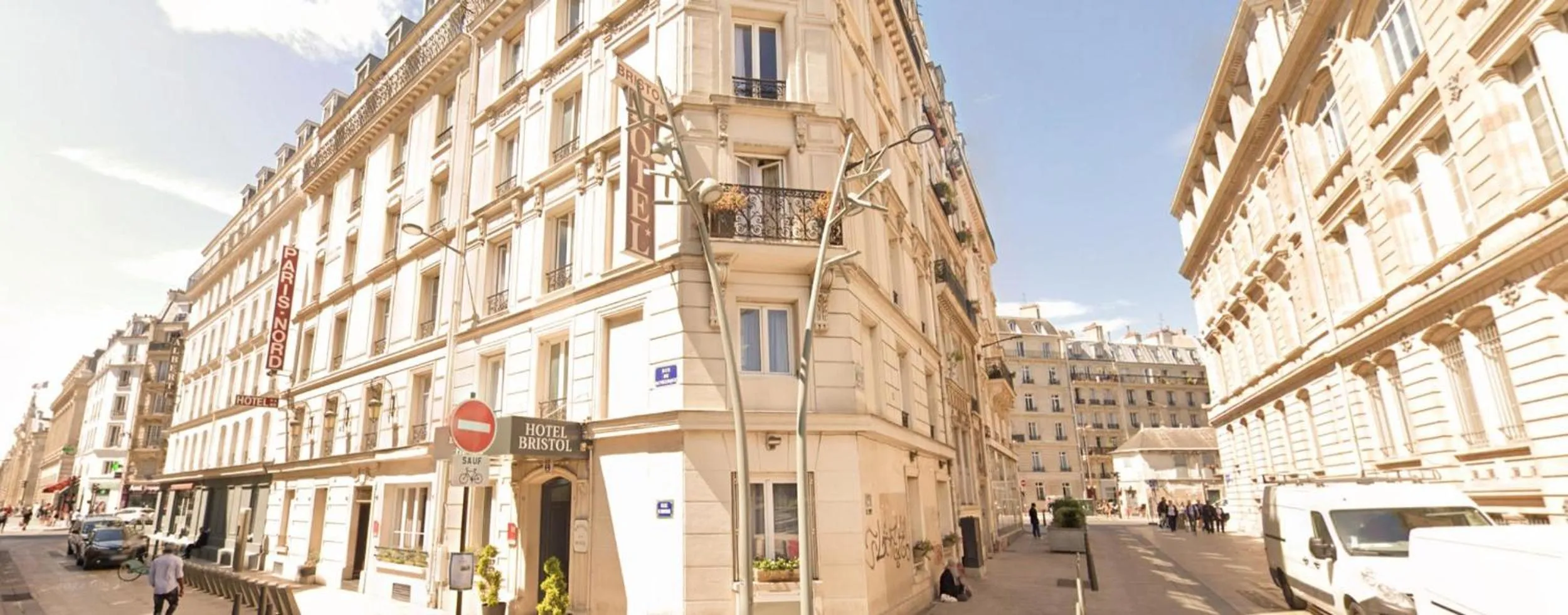 Property building in Hotel Bristol Nord Paris