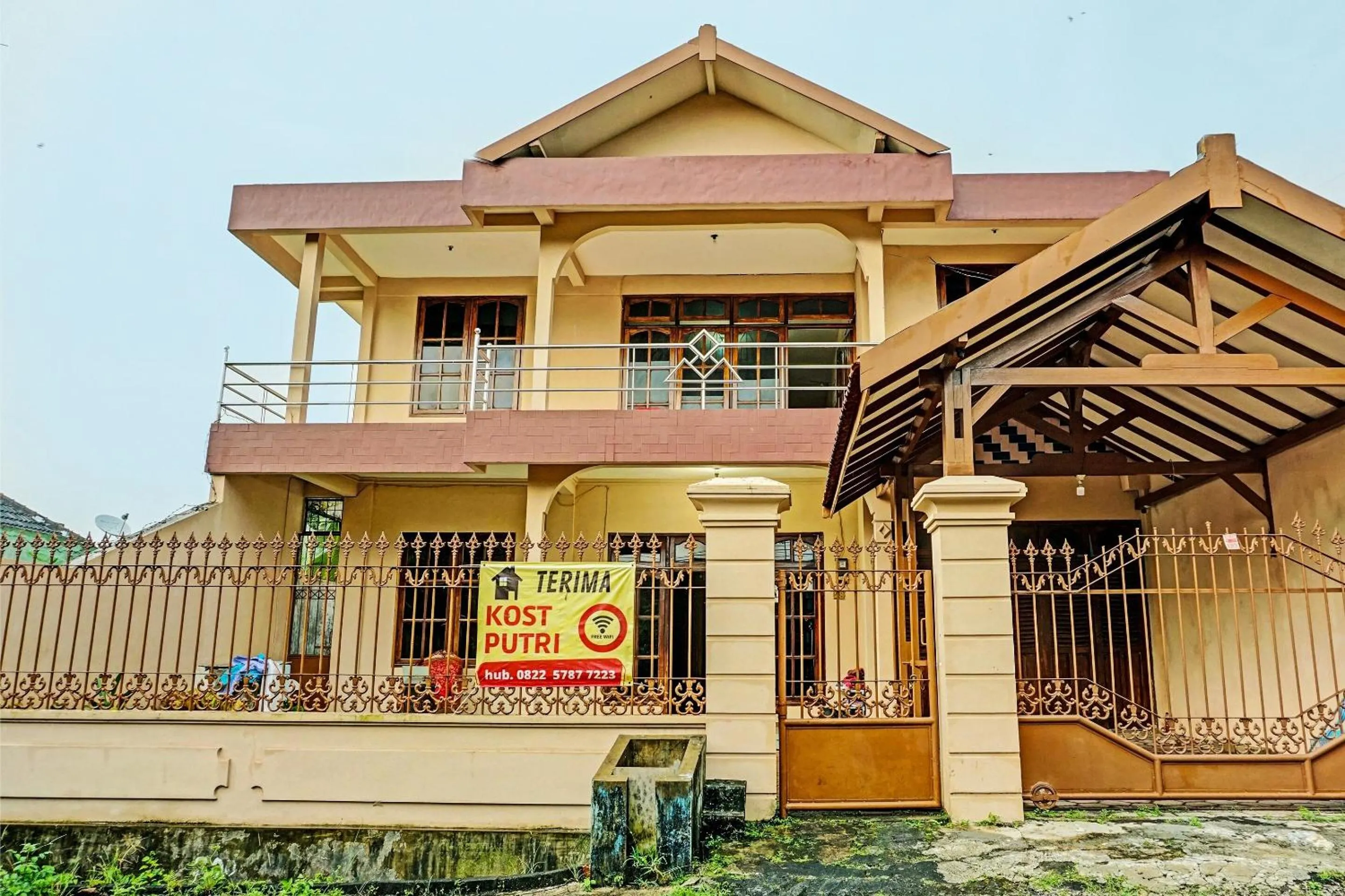 Facade/entrance in Hotel O Homestay Simpang Panji Suroso Syariah