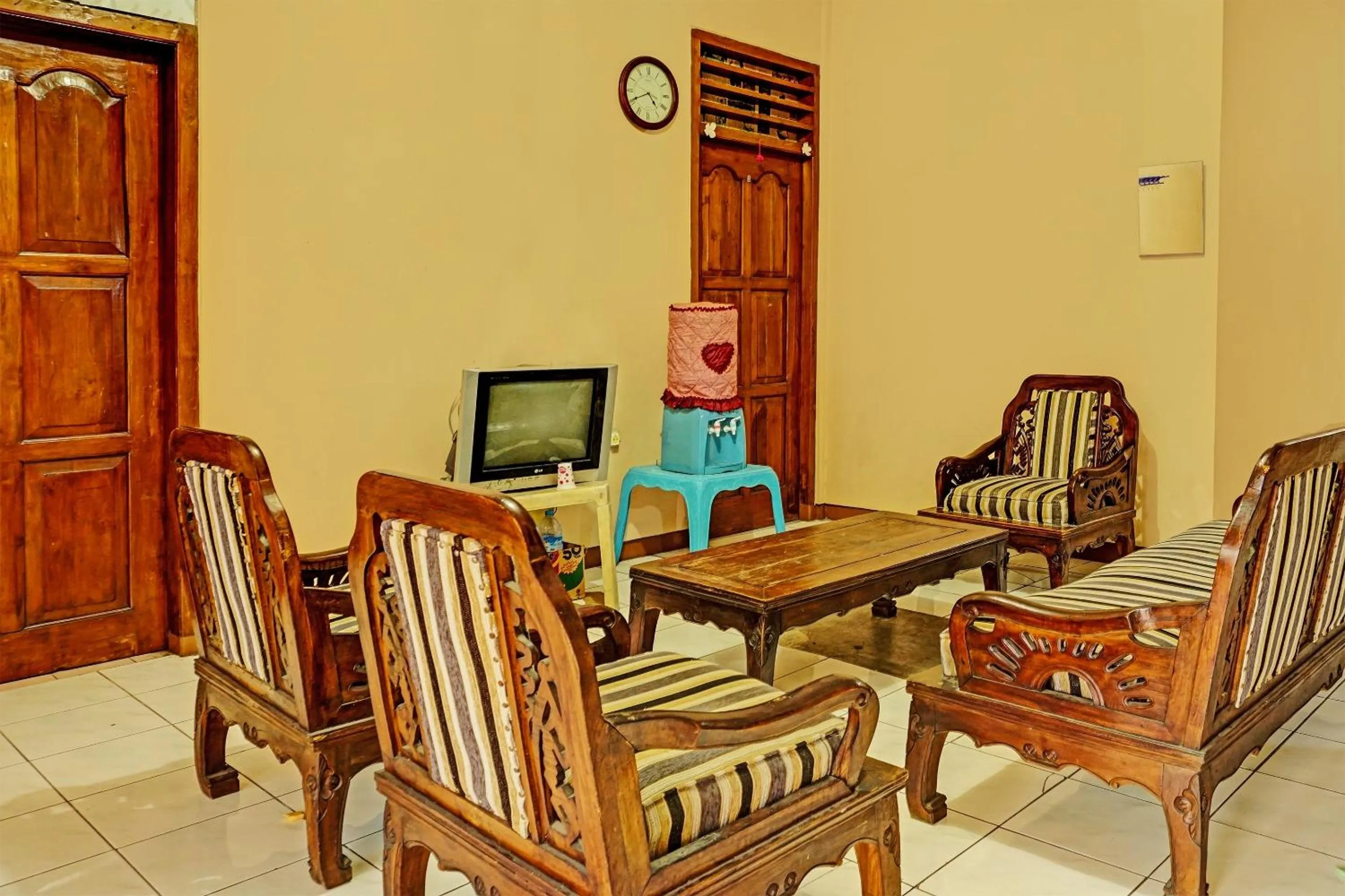 Lobby or reception in Hotel O Homestay Simpang Panji Suroso Syariah