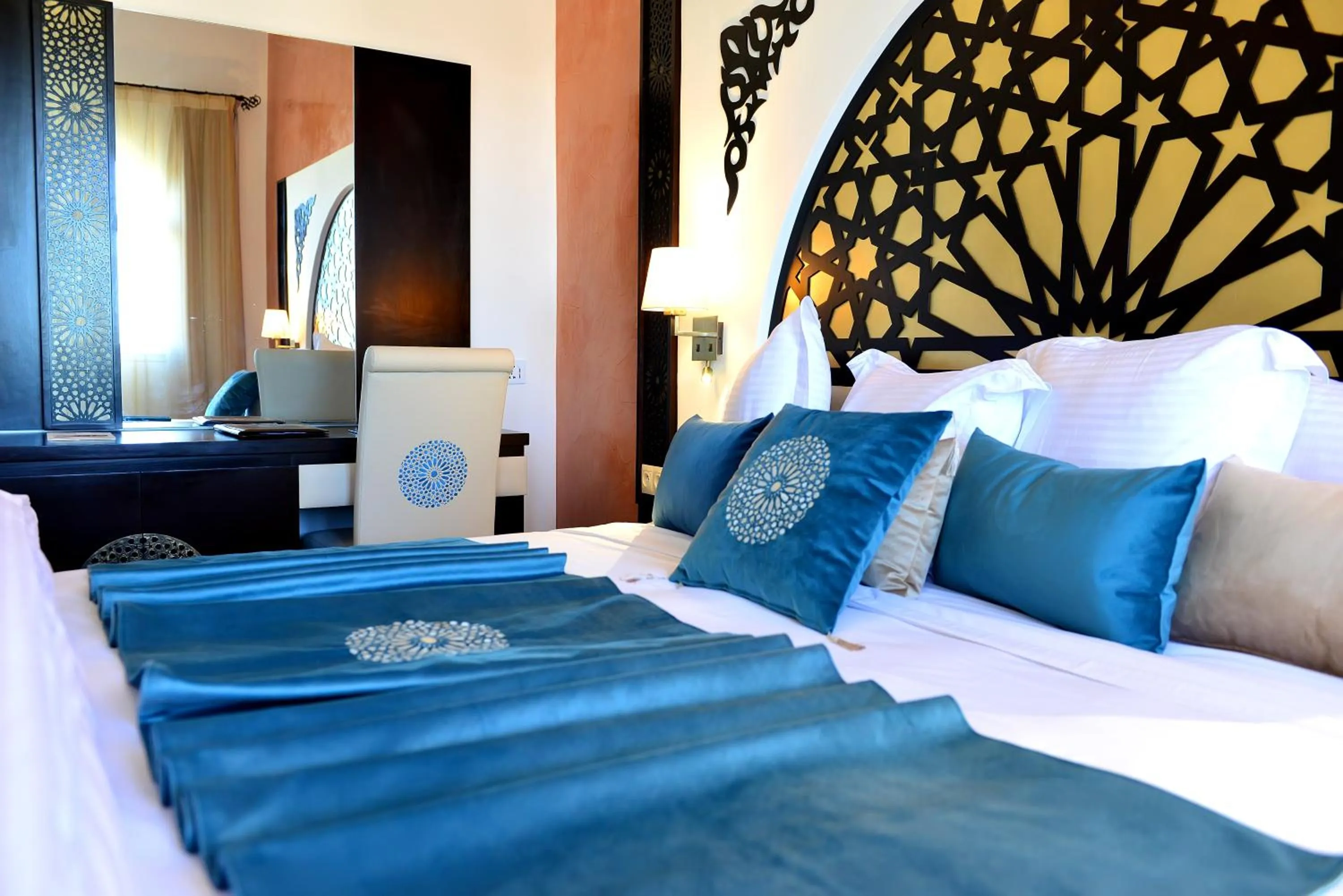 Bedroom, Bed in El Minzah Hotel