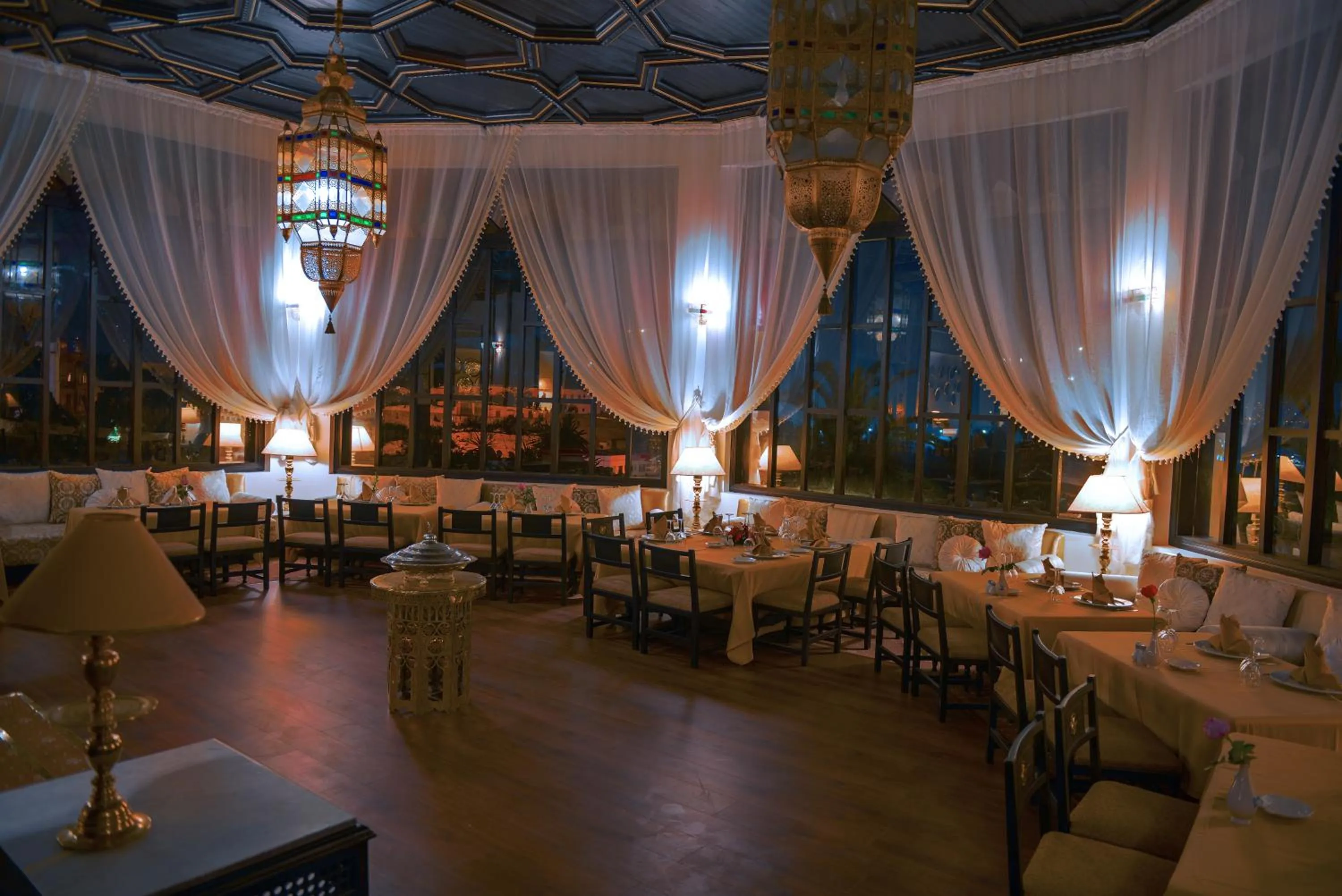 Restaurant/places to eat in El Minzah Hotel