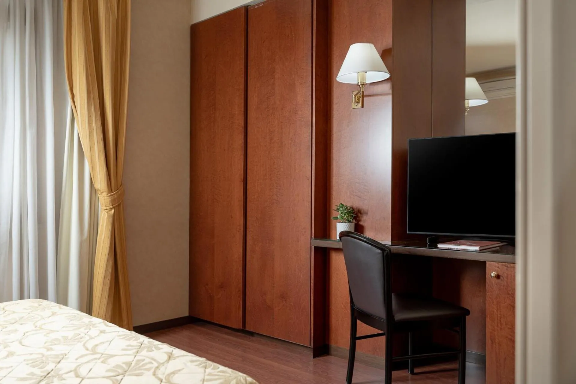 Bedroom, Bed in Grand Hotel San Marino