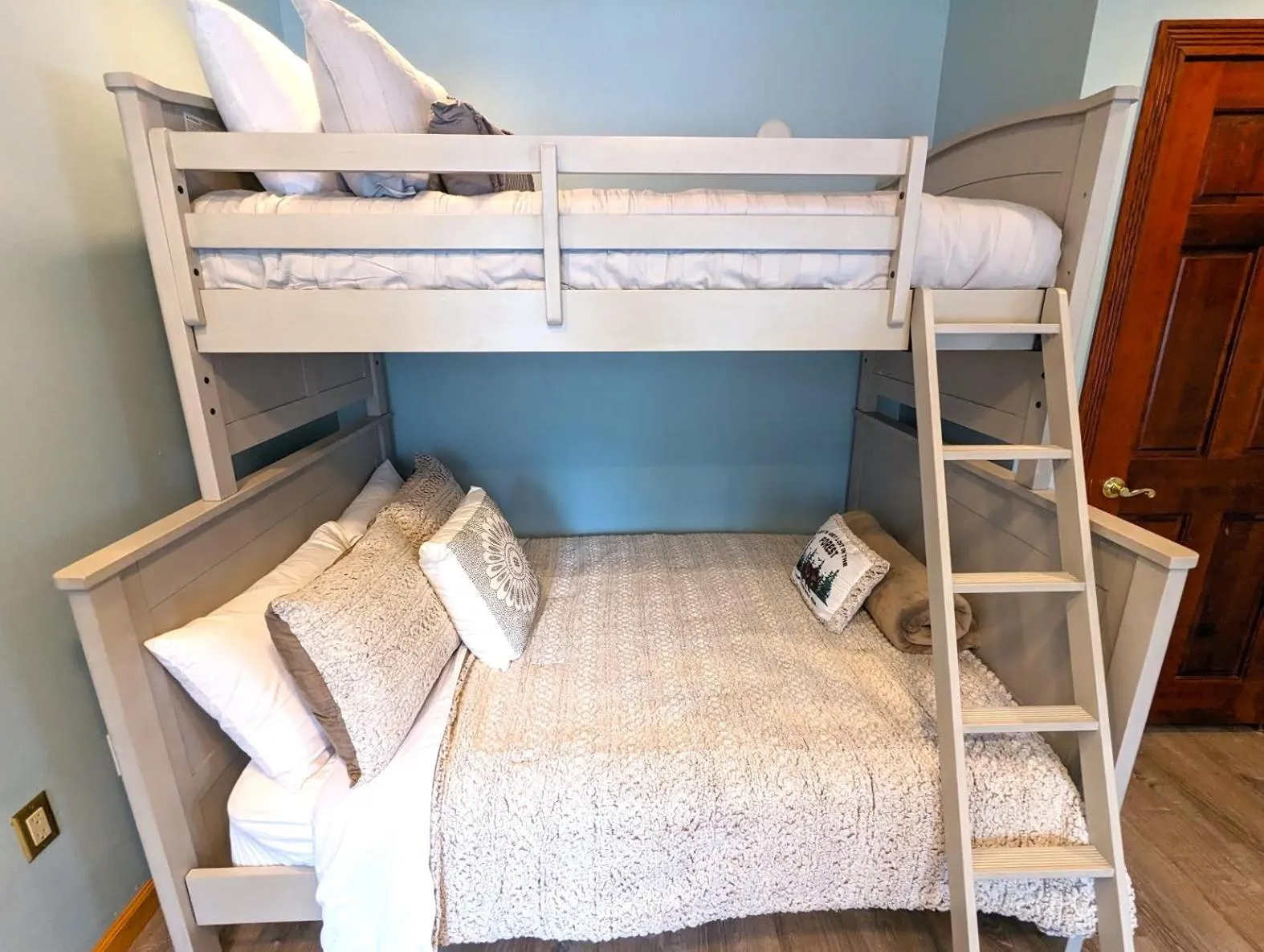 Bed in Cityside Big Mountain Lodge