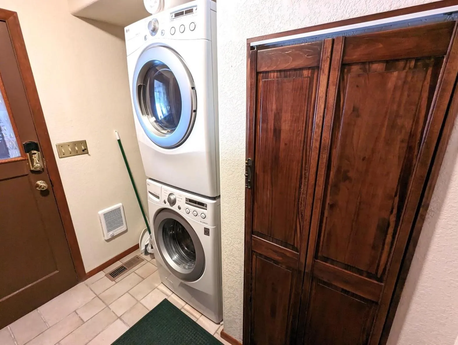 Cityside Big Mountain Lodge