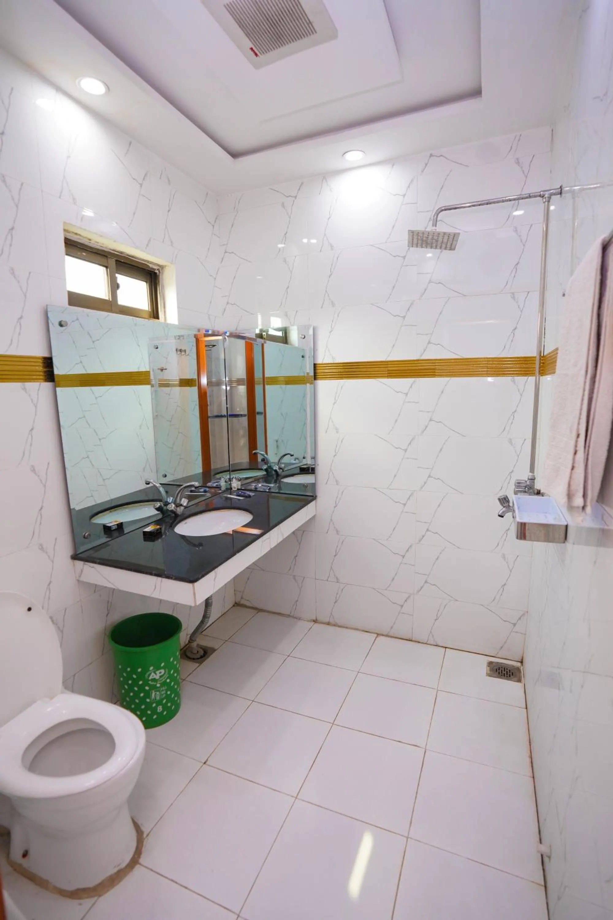 Bathroom in Hotel Orange One