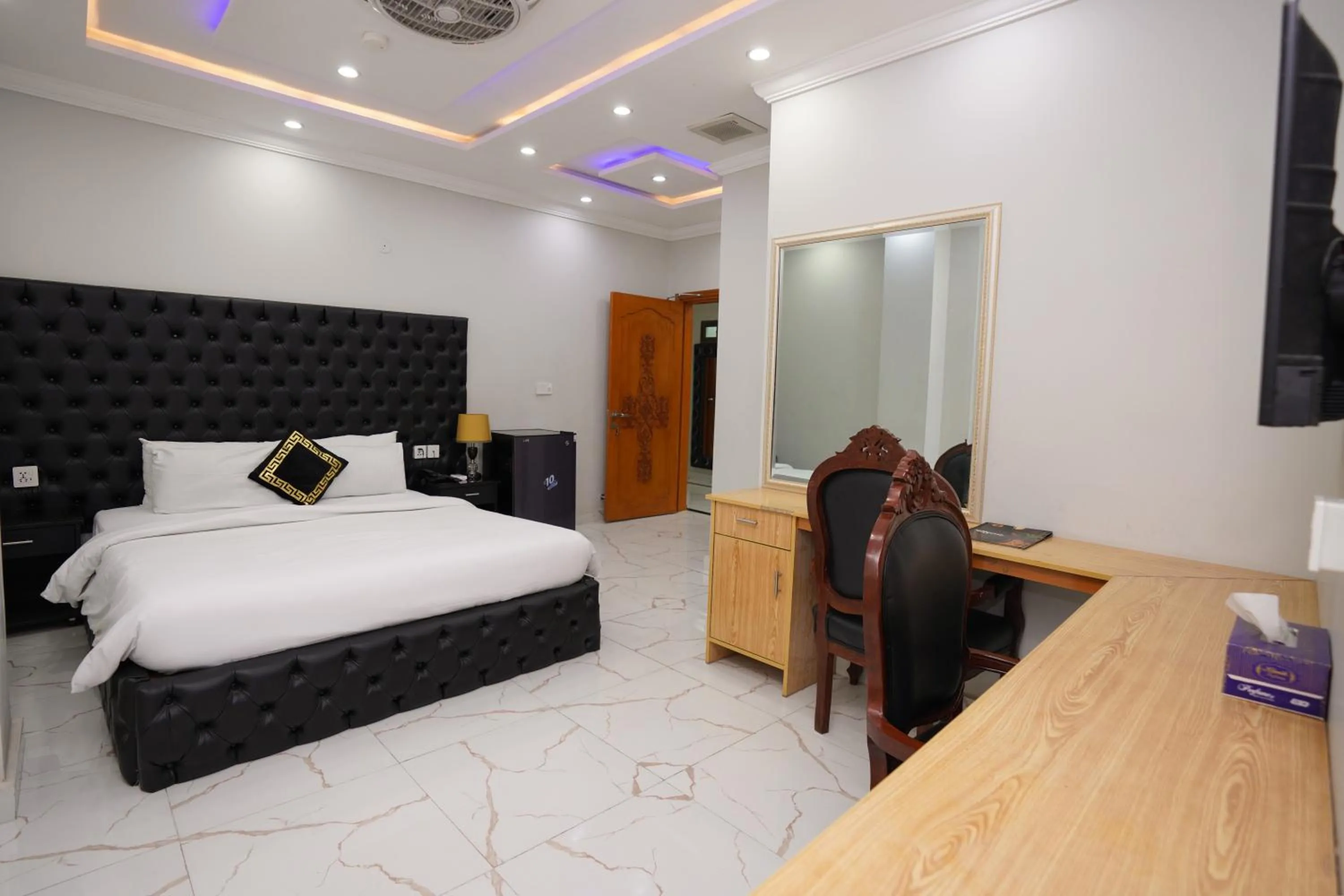 Photo of the whole room, Bed in Hotel Orange One