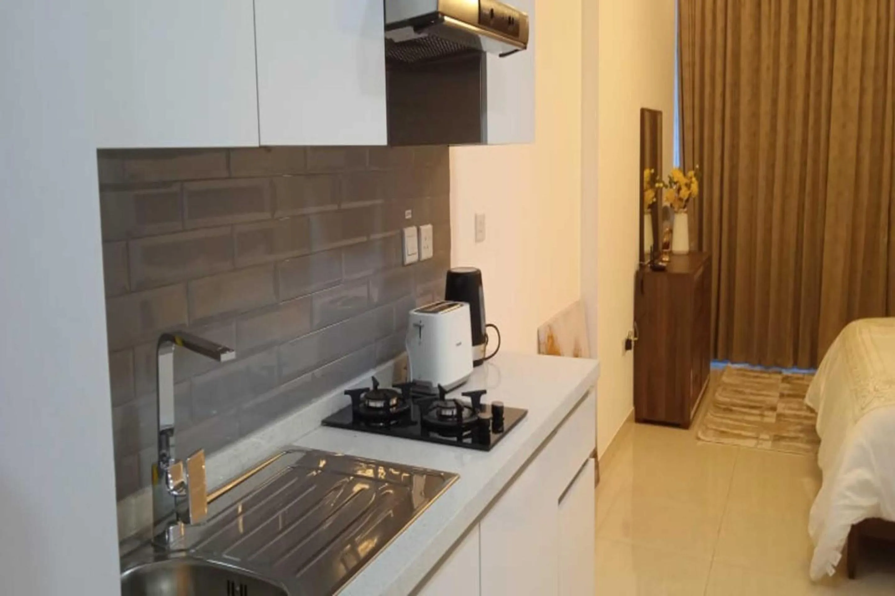 Photo of the whole room, Kitchen/Kitchenette in Super OYO 928 Home 436 Binghatti Mirage - 1Br, Jvc