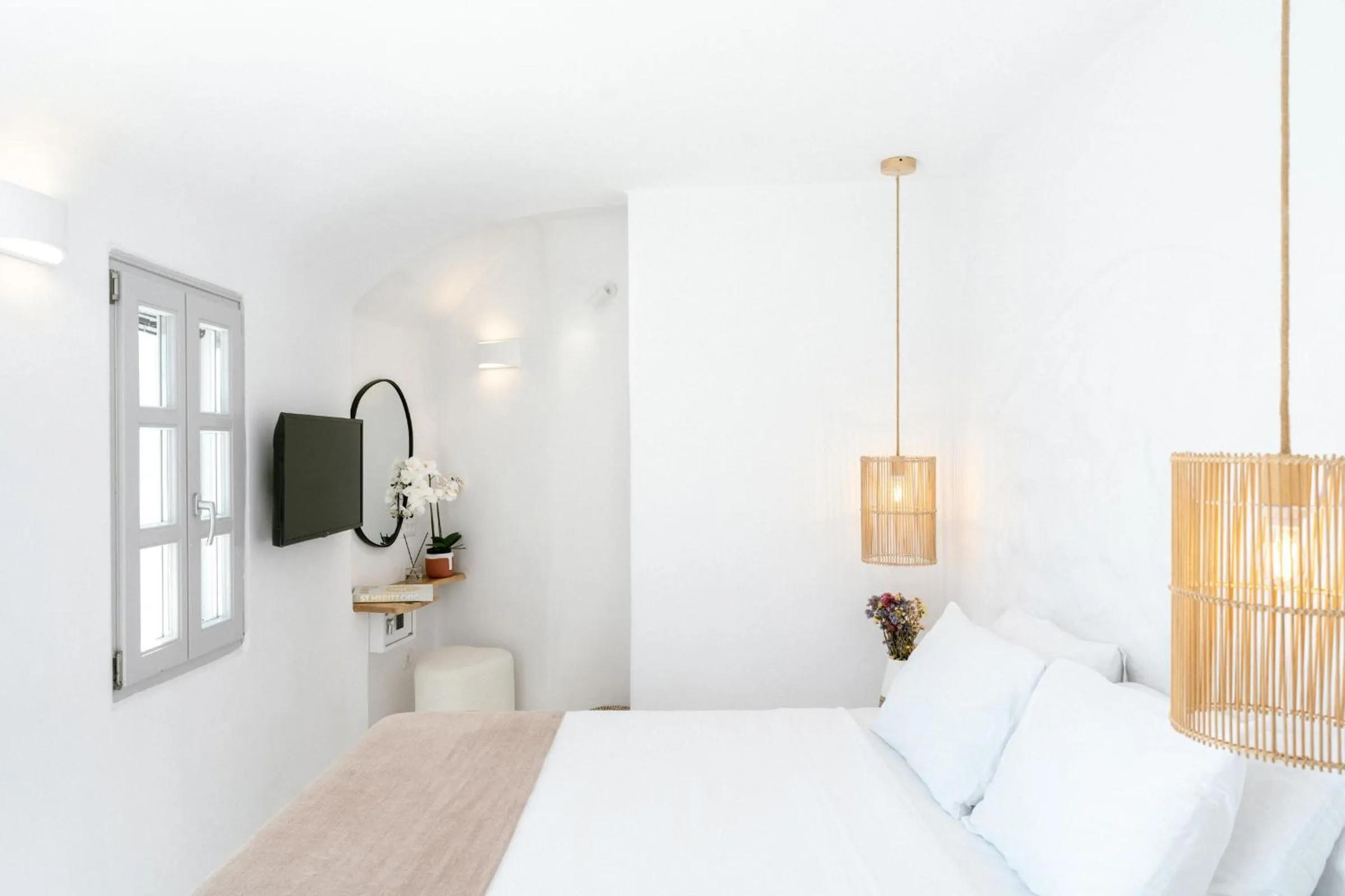 Bed in Nano Oia Canaves