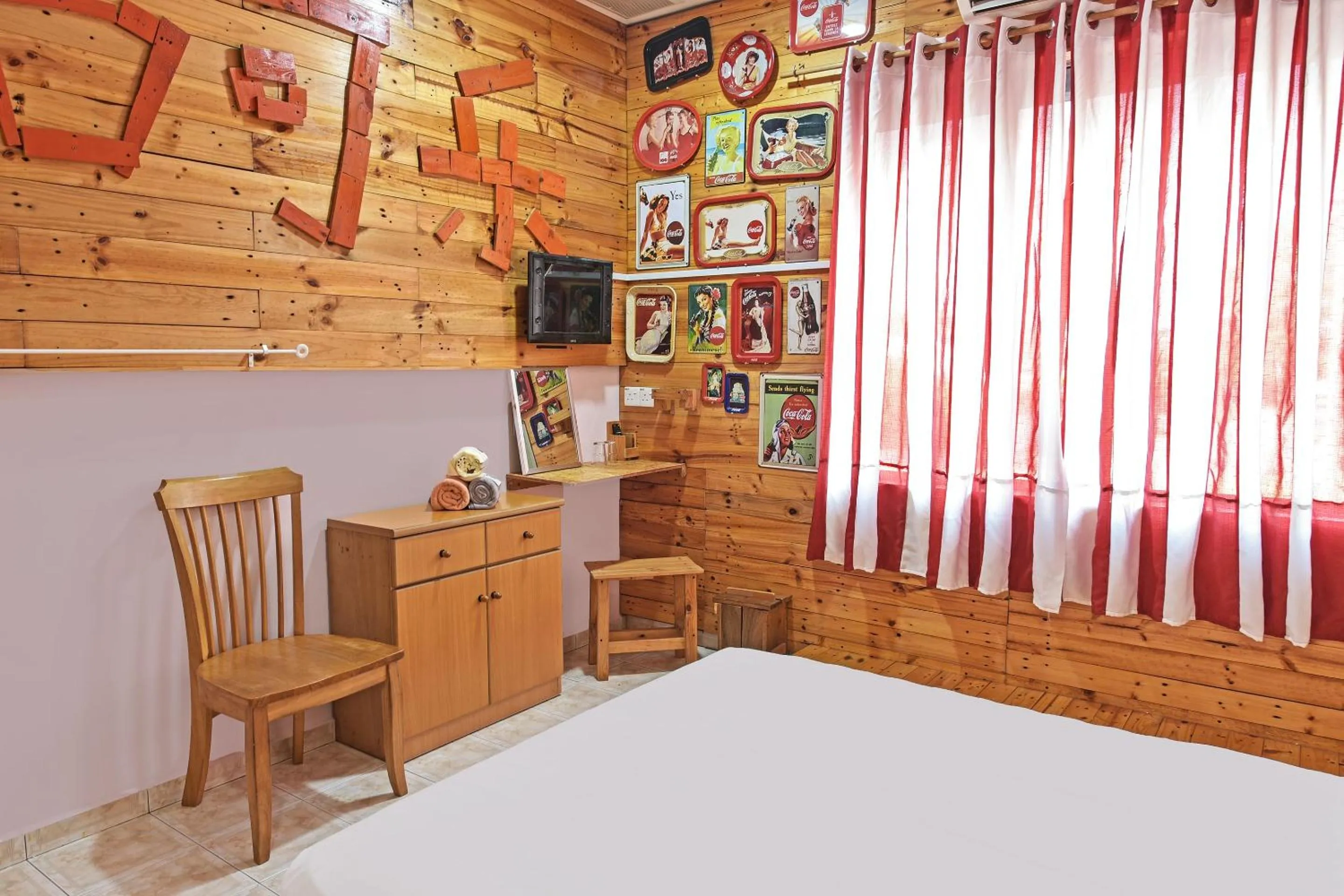 Bedroom, Bed in Hotel O Coke Guest House