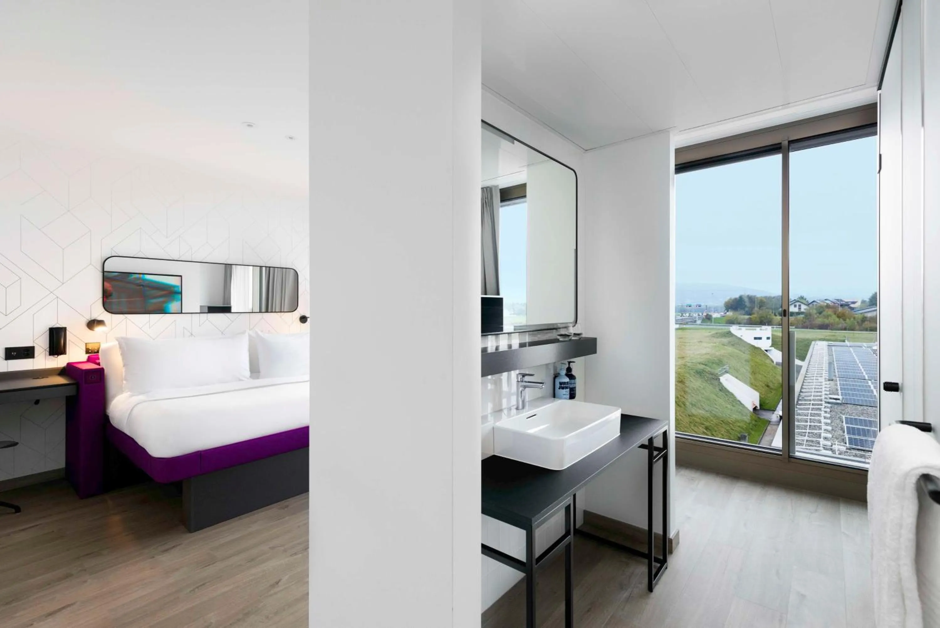 Bedroom, Bed in YOTEL Geneva Lake