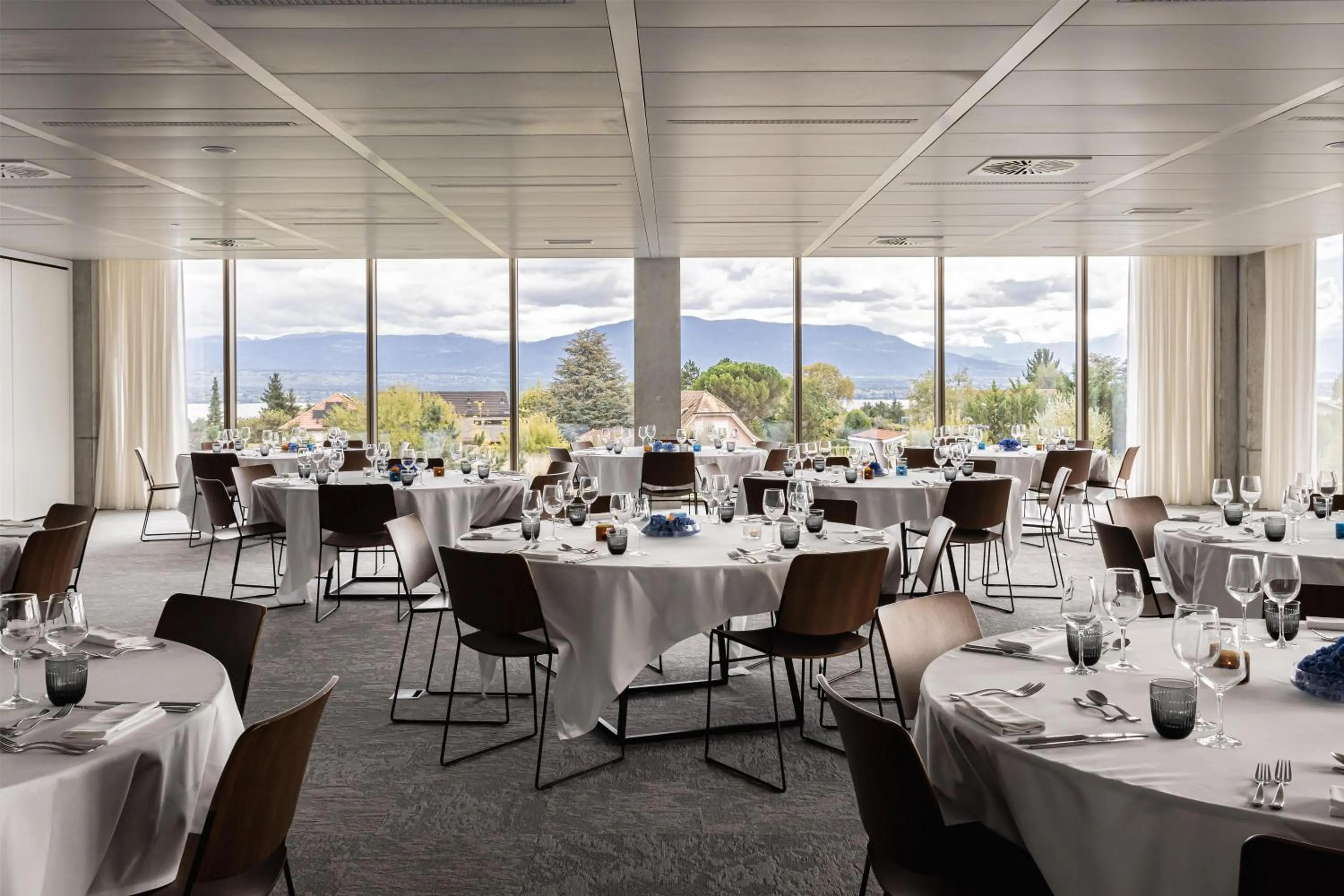 Business facilities in YOTEL Geneva Lake