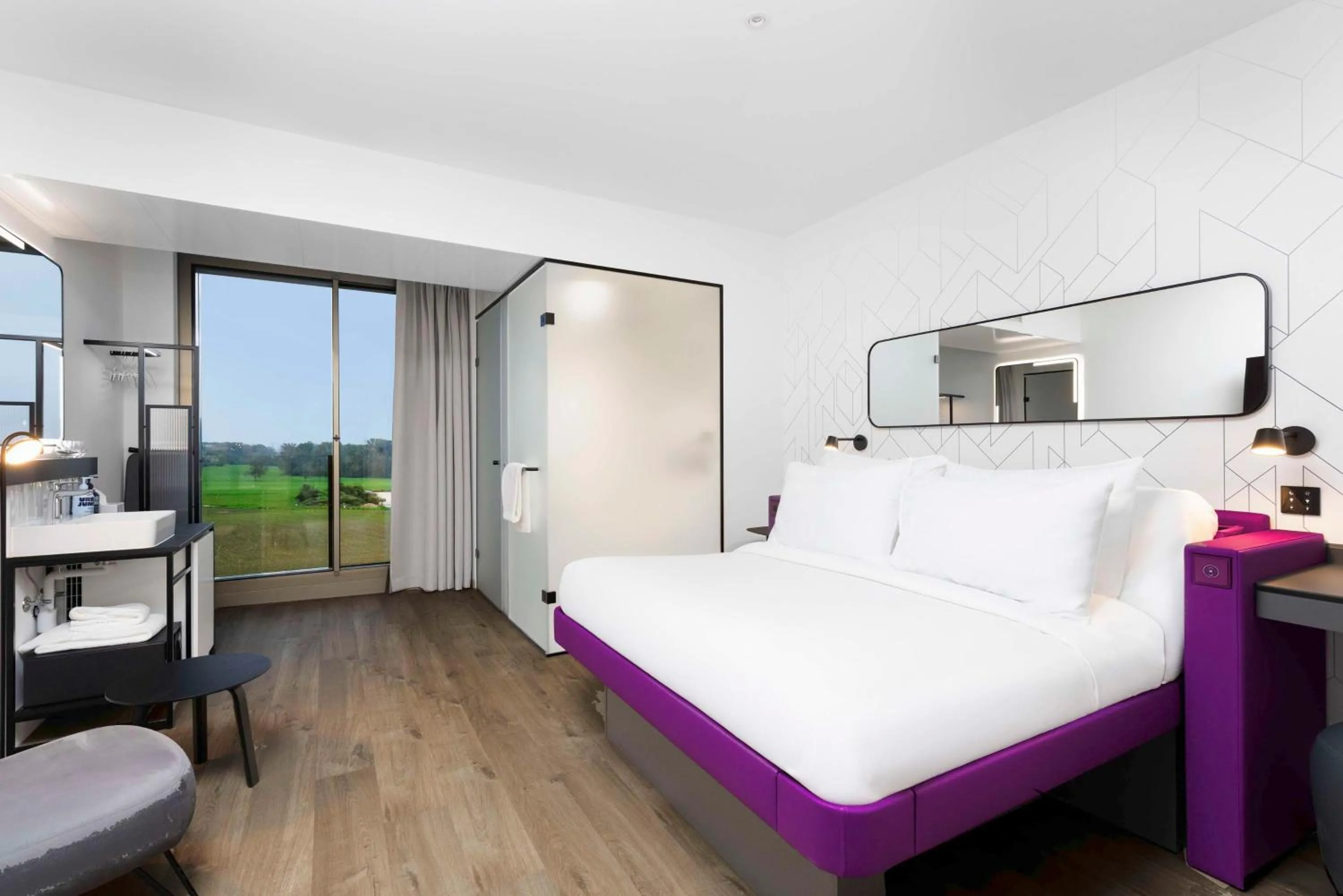 Bedroom, Bed in YOTEL Geneva Lake