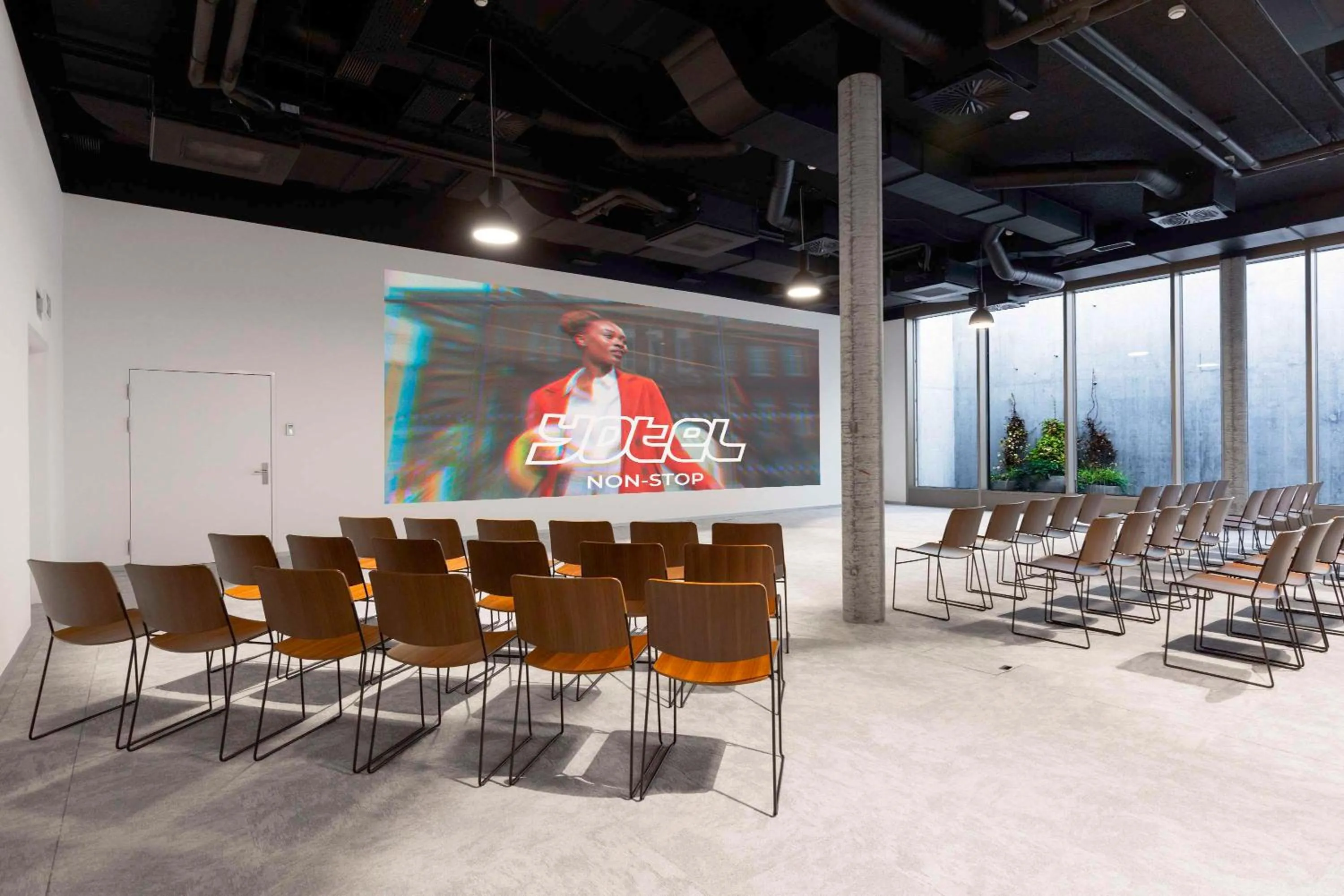 Business facilities in YOTEL Geneva Lake