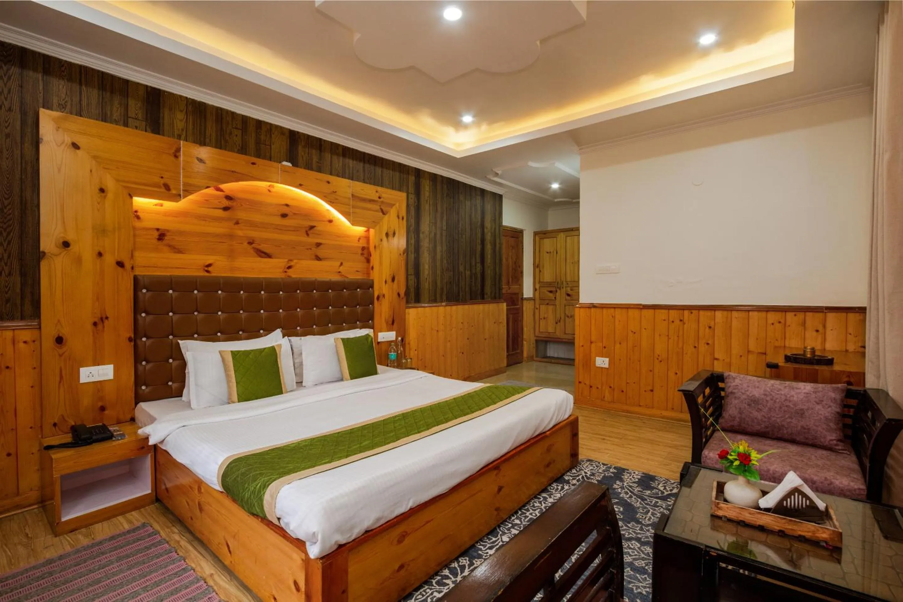 Bedroom, Bed in Tripli Hotels Conifer Wood Cottage
