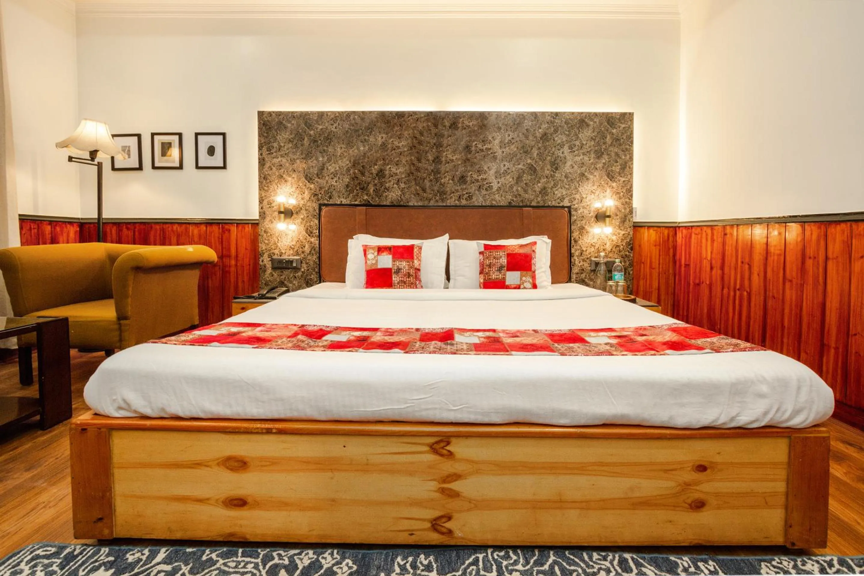 Bed in Tripli Hotels Conifer Wood Cottage