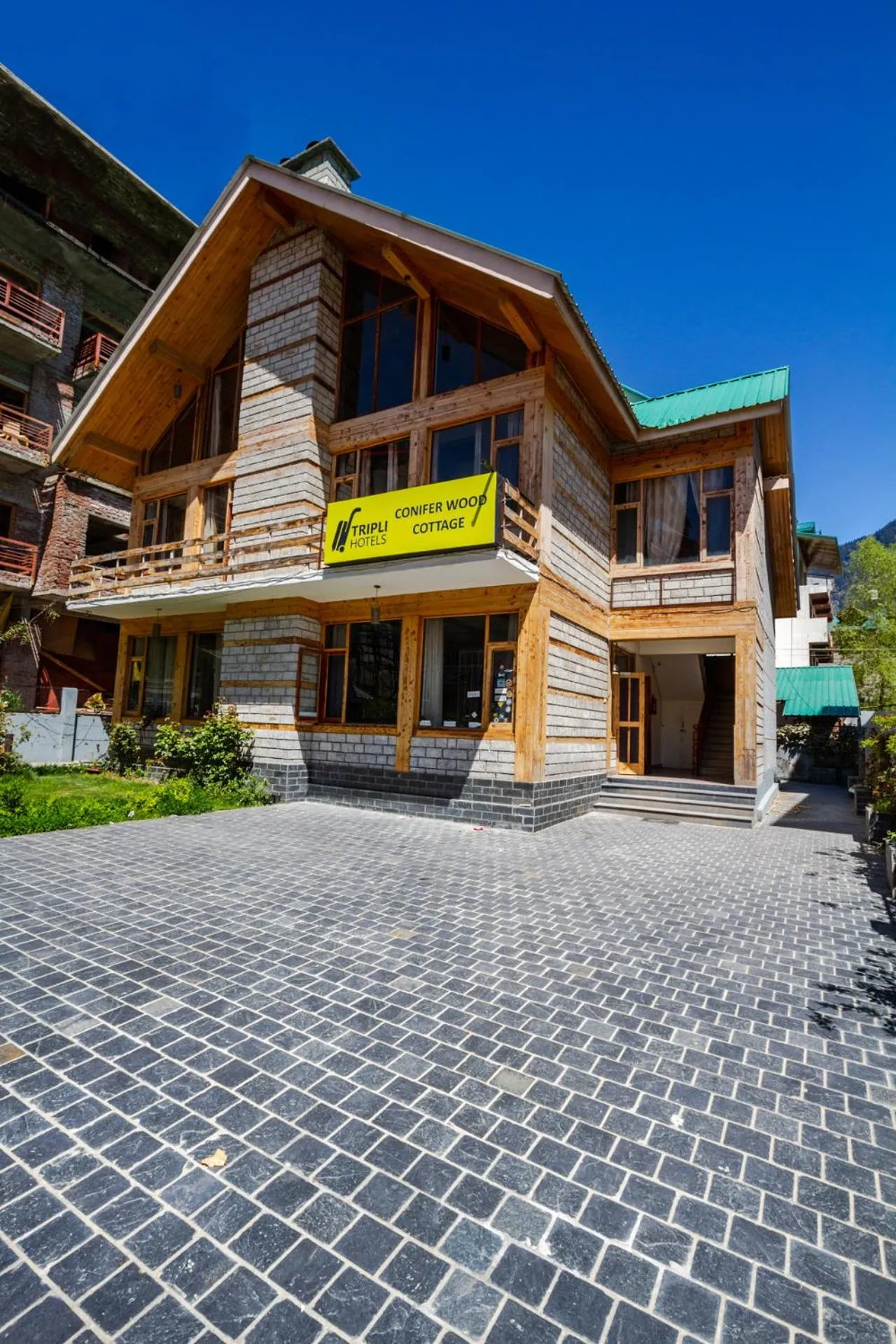 Parking in Tripli Hotels Conifer Wood Cottage