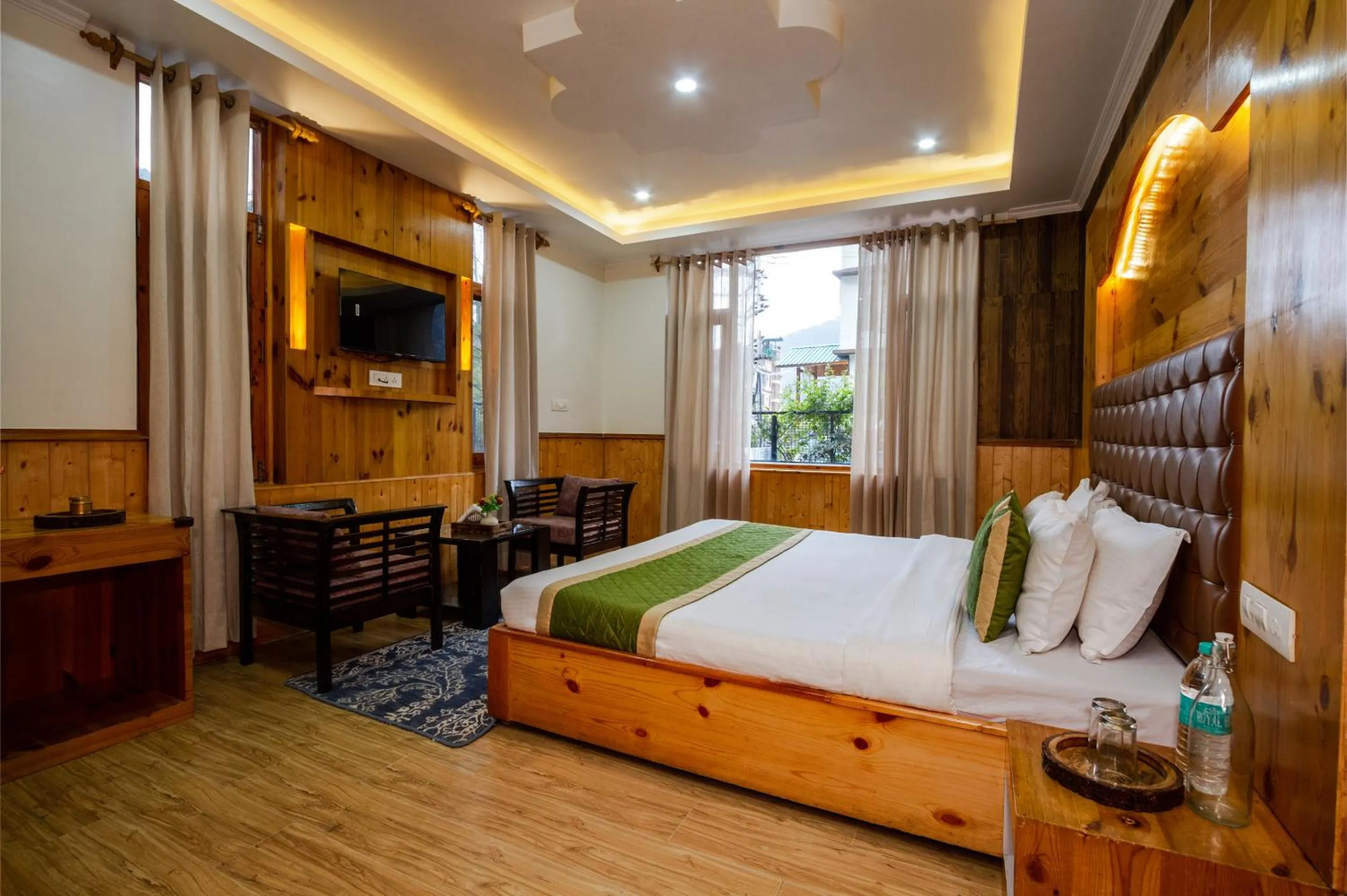 Bedroom, Bed in Tripli Hotels Conifer Wood Cottage