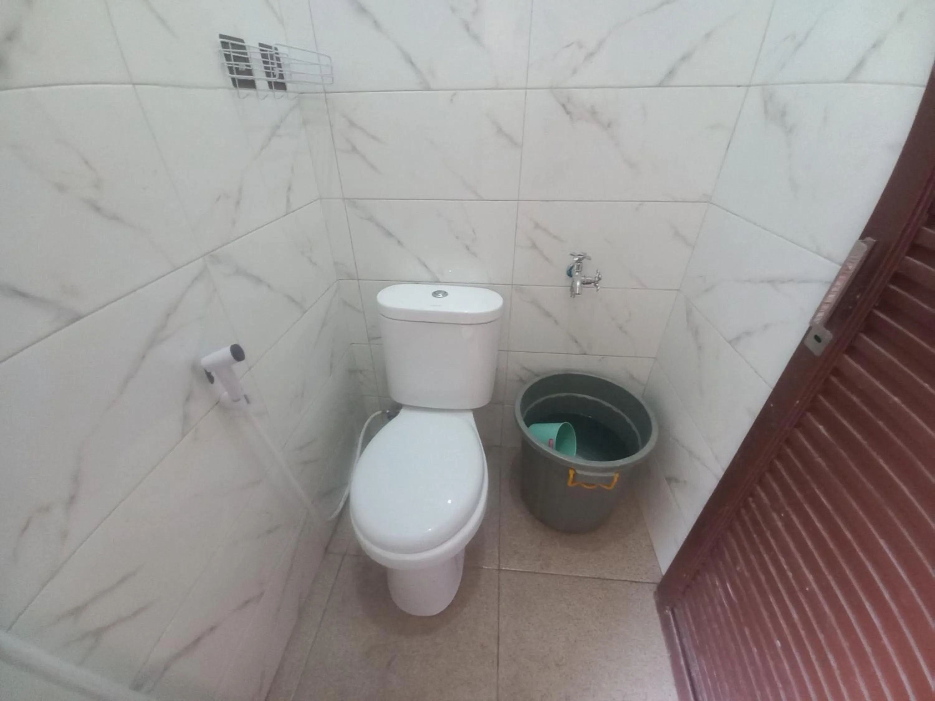 Bathroom in SPOT ON 92415 Bima House Syariah