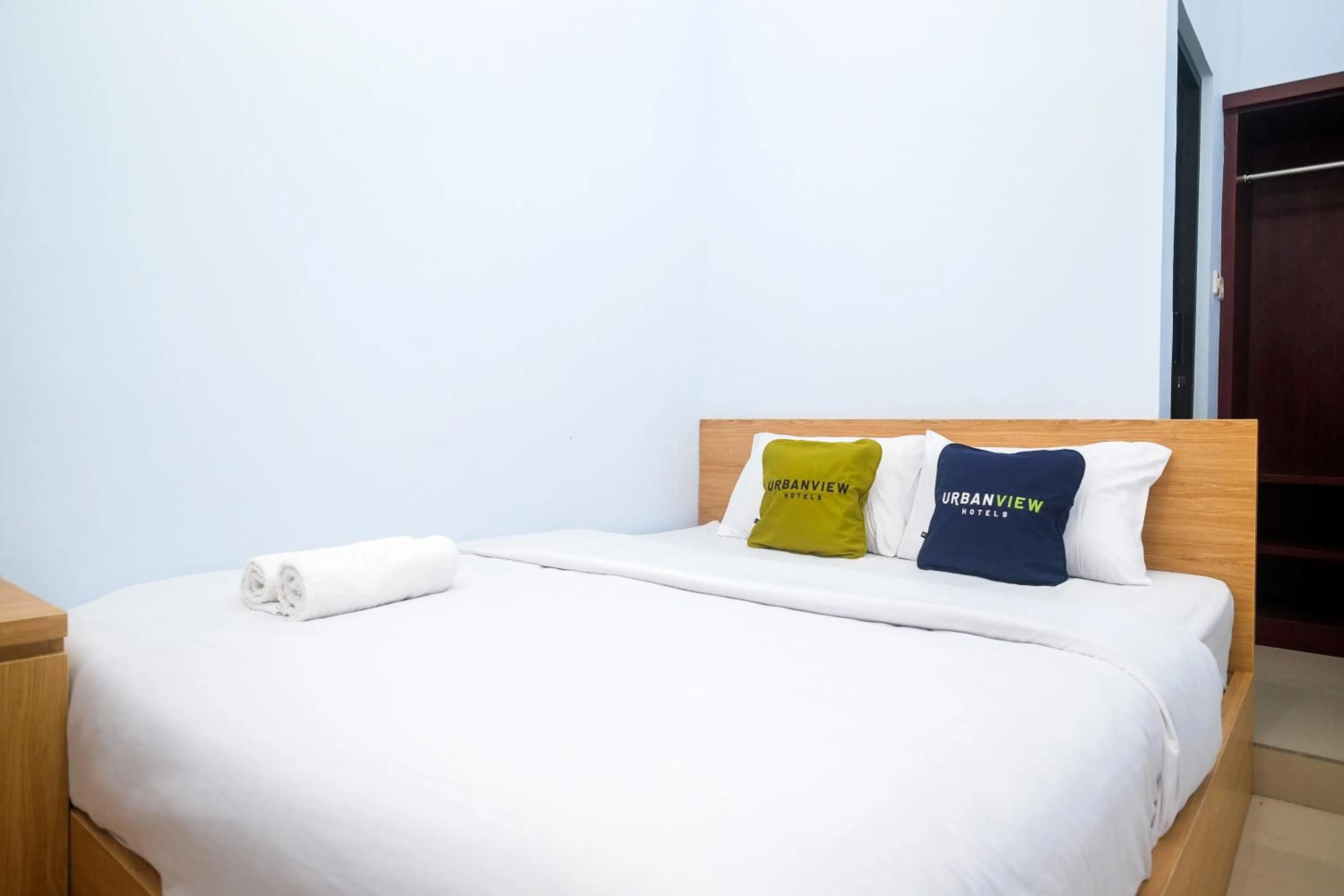 Bedroom, Bed in Urbanview Syariah Wisma Nabil Solo