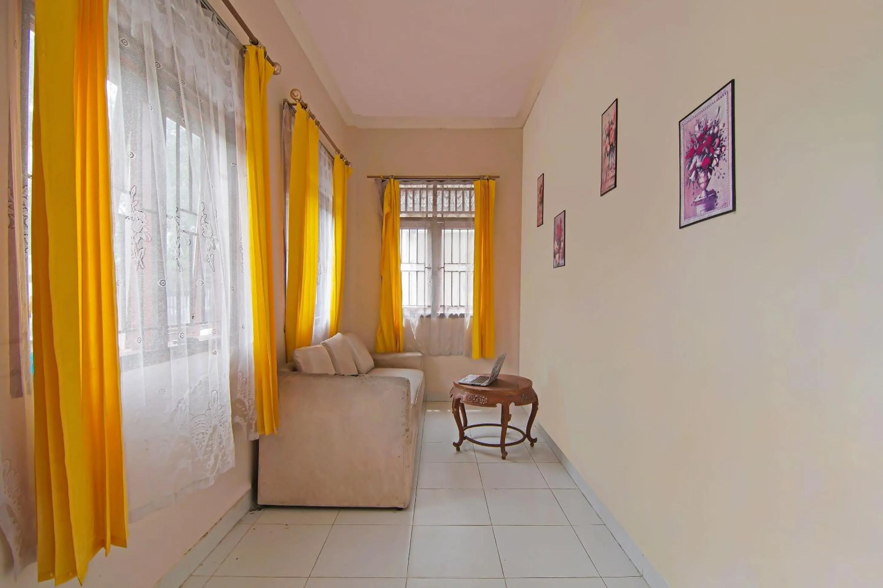 Lobby or reception in Hotel O Pondok Melati Syariah