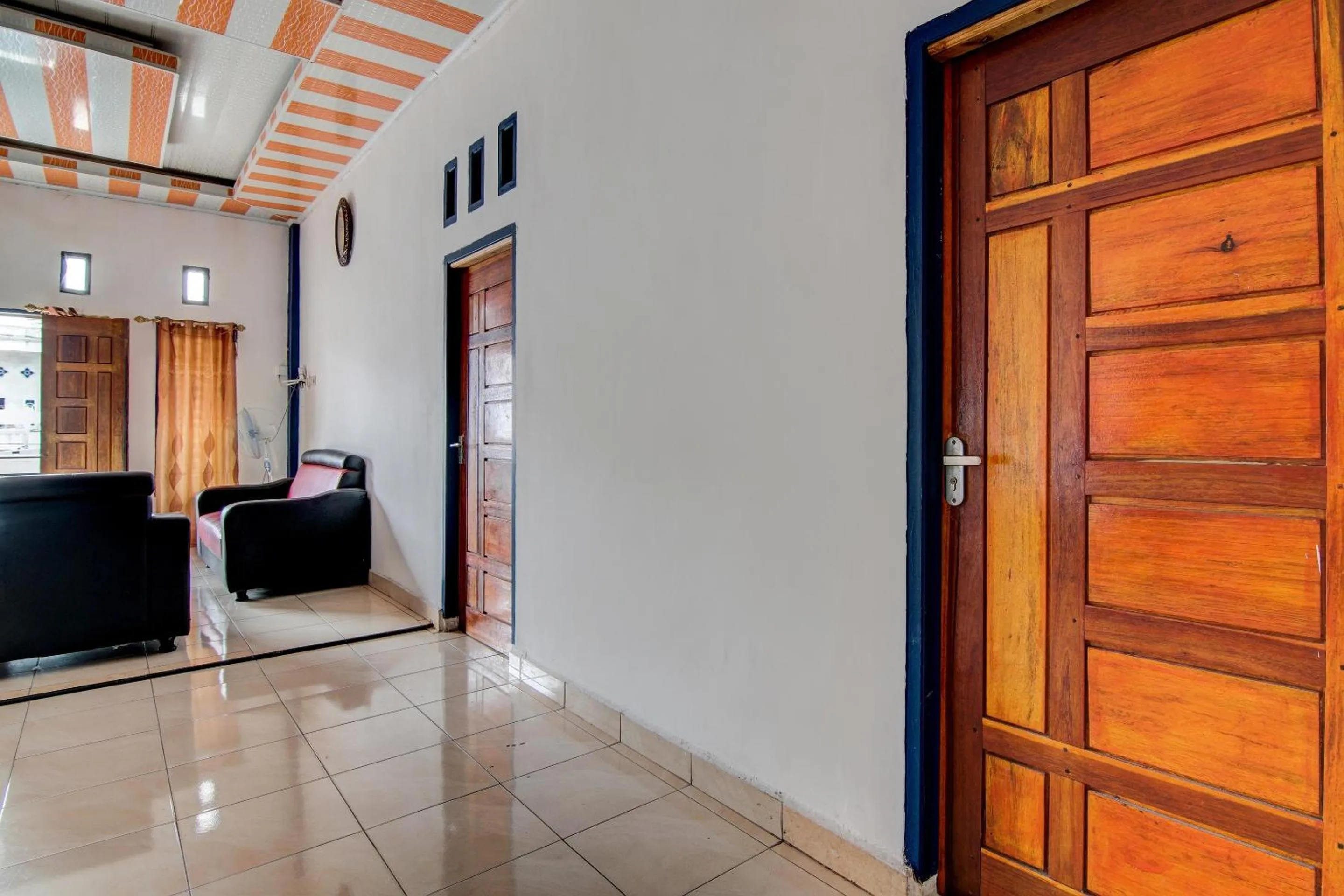 Lobby or reception in Hotel O Hadhilfa Homestay Syariah Near Nowwa Cafe