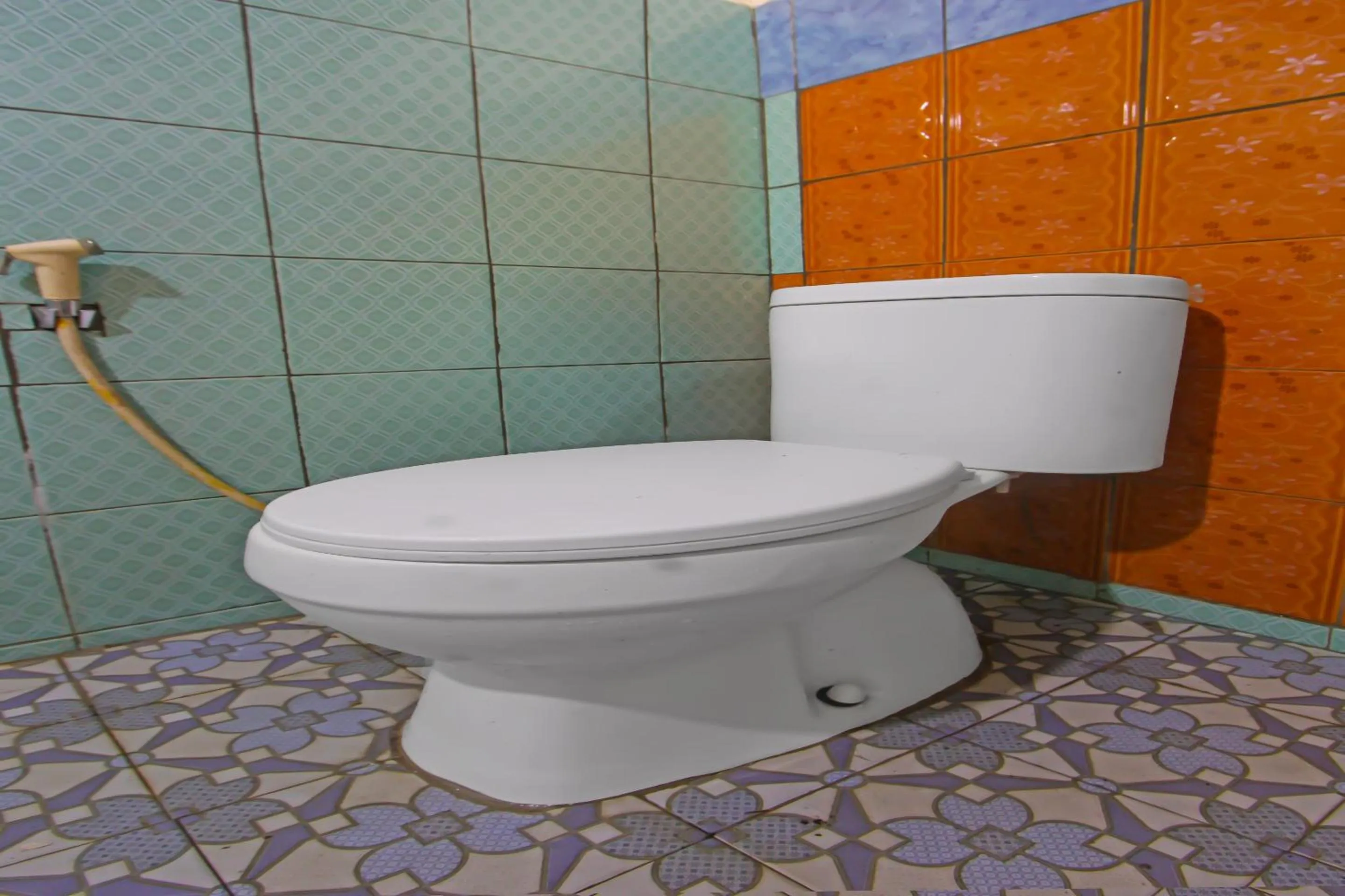 Bathroom in Hotel O Awenk Homestay Near SD Gunung Wakul