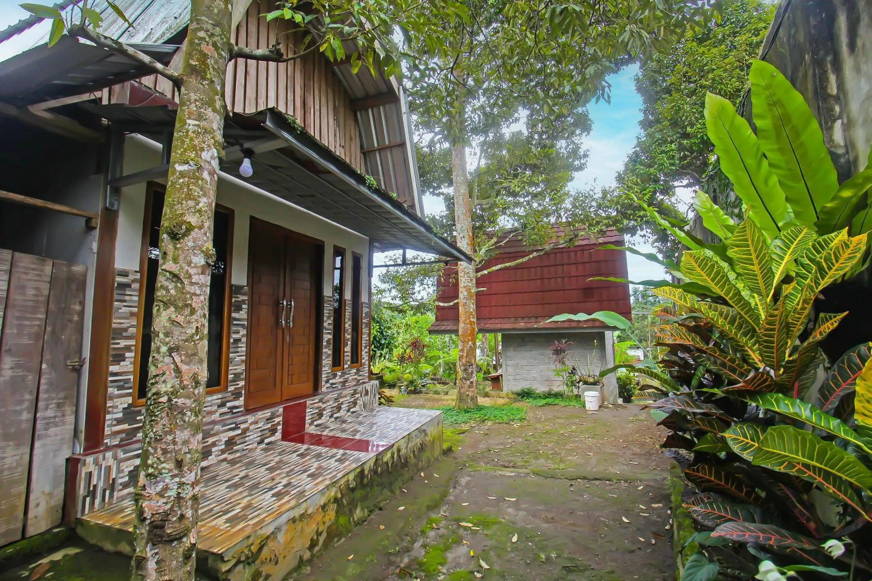Facade/entrance in Hotel O Awenk Homestay Near SD Gunung Wakul