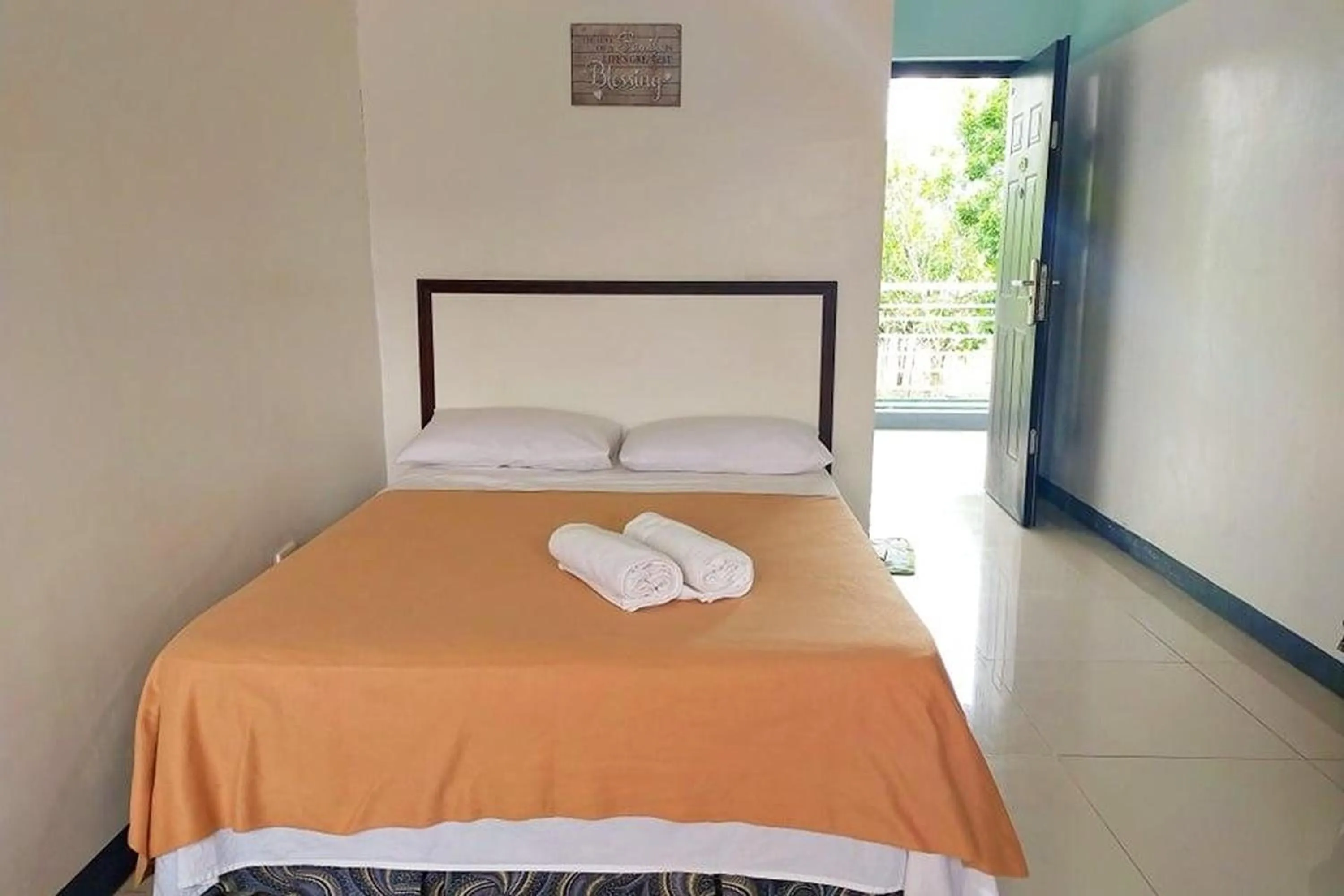 Bed in EC Hotel near Laoag Airport
