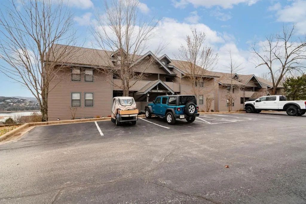 Silver Maple --305--with Boat Slip