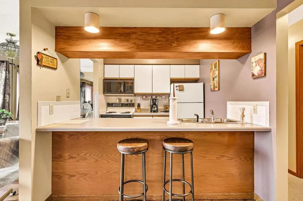 Silver Maple --305--with Boat Slip